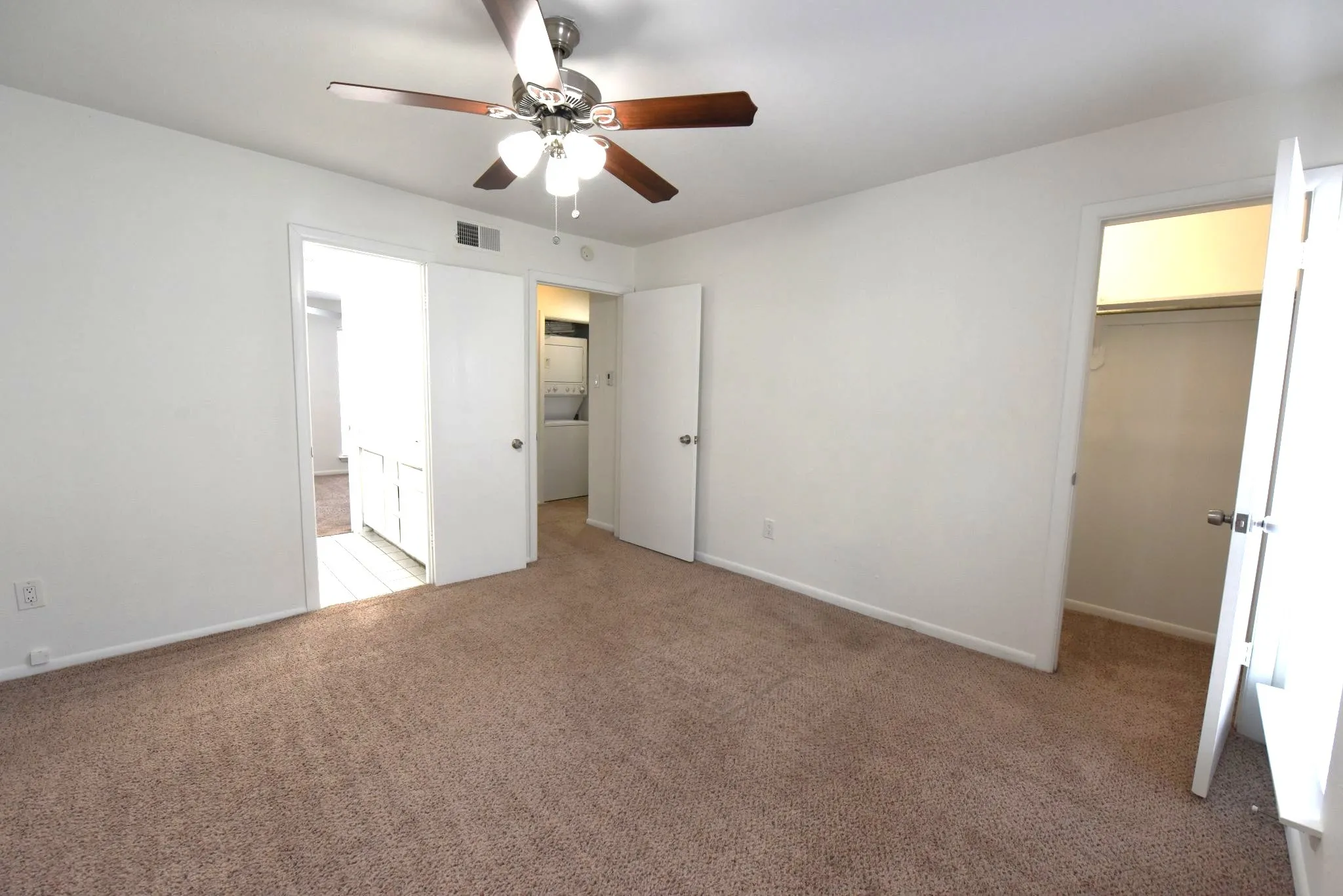 Condominium For Sale in Dallas County , 2727 Shelby Avenue M, Dallas, Texas 75219, 2 Bedroom, 2 Bathroom, Garage spaces, 962 Sqft, built in 1979, mls#21396638, Real Estate Agent in Dallas, Homes For Sale in Dallas county, Homes For Sale in Dallas, Realtor in Dallas Texas, Real Estate Brokerage Independent Realty Texas, Luminita Cordes Realtor