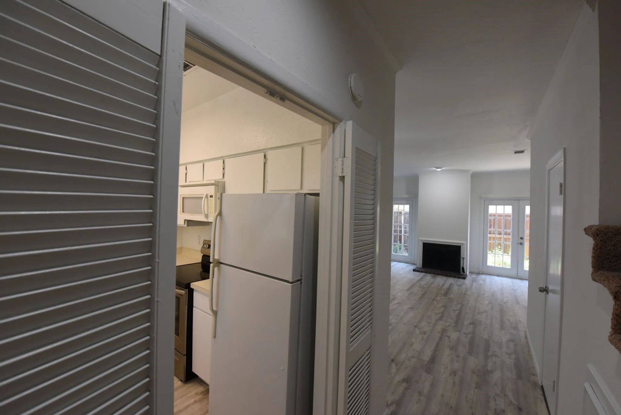 Condominium For Sale in Dallas County , 2727 Shelby Avenue M, Dallas, Texas 75219, 2 Bedroom, 2 Bathroom, Garage spaces, 962 Sqft, built in 1979, mls#21396638, Real Estate Agent in Dallas, Homes For Sale in Dallas county, Homes For Sale in Dallas, Realtor in Dallas Texas, Real Estate Brokerage Independent Realty Texas, Luminita Cordes Realtor