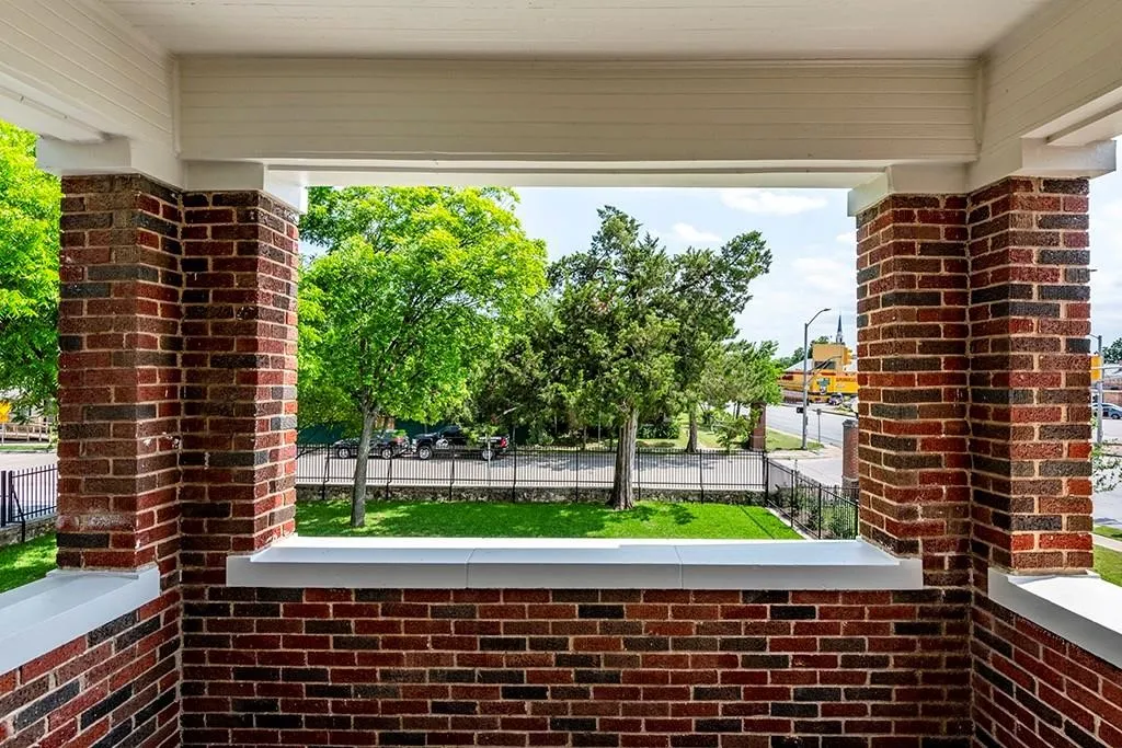 Apartment For Rent in Tarrant County , 2837 Hemphill Street 201, Fort Worth, Texas 76110, 1 Bedroom, 1 Bathroom, Garage spaces, 776 Sqft, built in 1927, mls#21396640, Real Estate Agent in Fort Worth, Homes For Rent in Tarrant county, Homes For Rent in Fort Worth, Realtor in Fort Worth Texas, Real Estate Brokerage Independent Realty Texas, Luminita Cordes Realtor