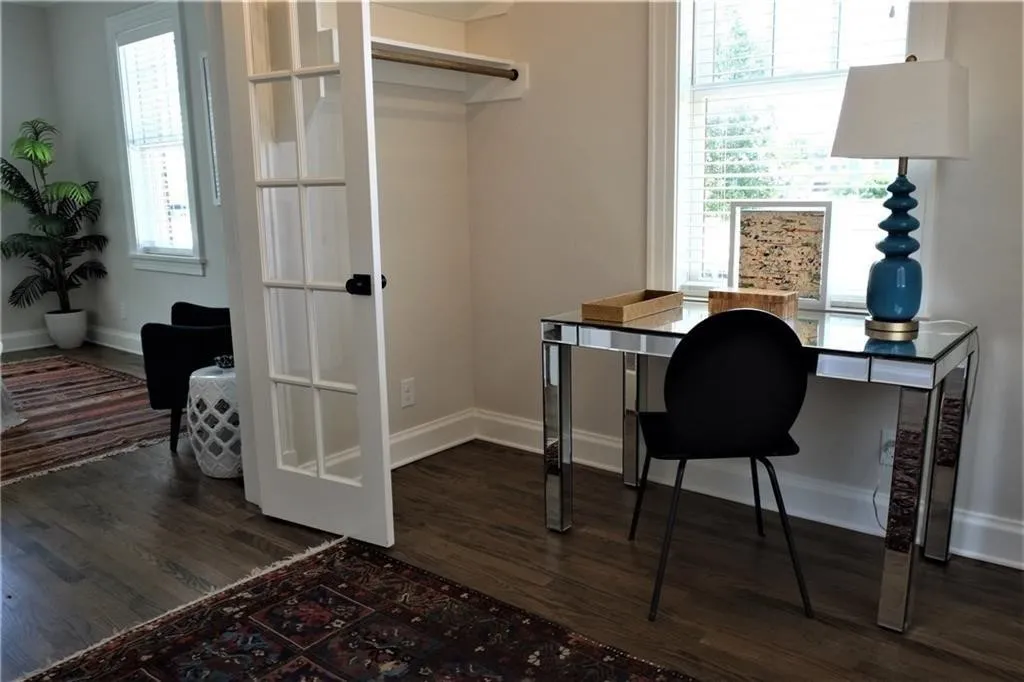 Apartment For Rent in Tarrant County , 2837 Hemphill Street 201, Fort Worth, Texas 76110, 1 Bedroom, 1 Bathroom, Garage spaces, 776 Sqft, built in 1927, mls#21396640, Real Estate Agent in Fort Worth, Homes For Rent in Tarrant county, Homes For Rent in Fort Worth, Realtor in Fort Worth Texas, Real Estate Brokerage Independent Realty Texas, Luminita Cordes Realtor