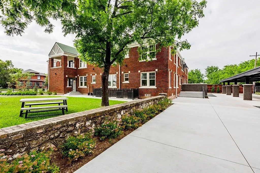 Apartment For Rent in Tarrant County , 2837 Hemphill Street 201, Fort Worth, Texas 76110, 1 Bedroom, 1 Bathroom, Garage spaces, 776 Sqft, built in 1927, mls#21396640, Real Estate Agent in Fort Worth, Homes For Rent in Tarrant county, Homes For Rent in Fort Worth, Realtor in Fort Worth Texas, Real Estate Brokerage Independent Realty Texas, Luminita Cordes Realtor