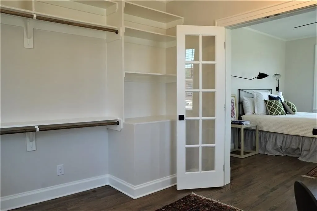 Apartment For Rent in Tarrant County , 2837 Hemphill Street 201, Fort Worth, Texas 76110, 1 Bedroom, 1 Bathroom, Garage spaces, 776 Sqft, built in 1927, mls#21396640, Real Estate Agent in Fort Worth, Homes For Rent in Tarrant county, Homes For Rent in Fort Worth, Realtor in Fort Worth Texas, Real Estate Brokerage Independent Realty Texas, Luminita Cordes Realtor