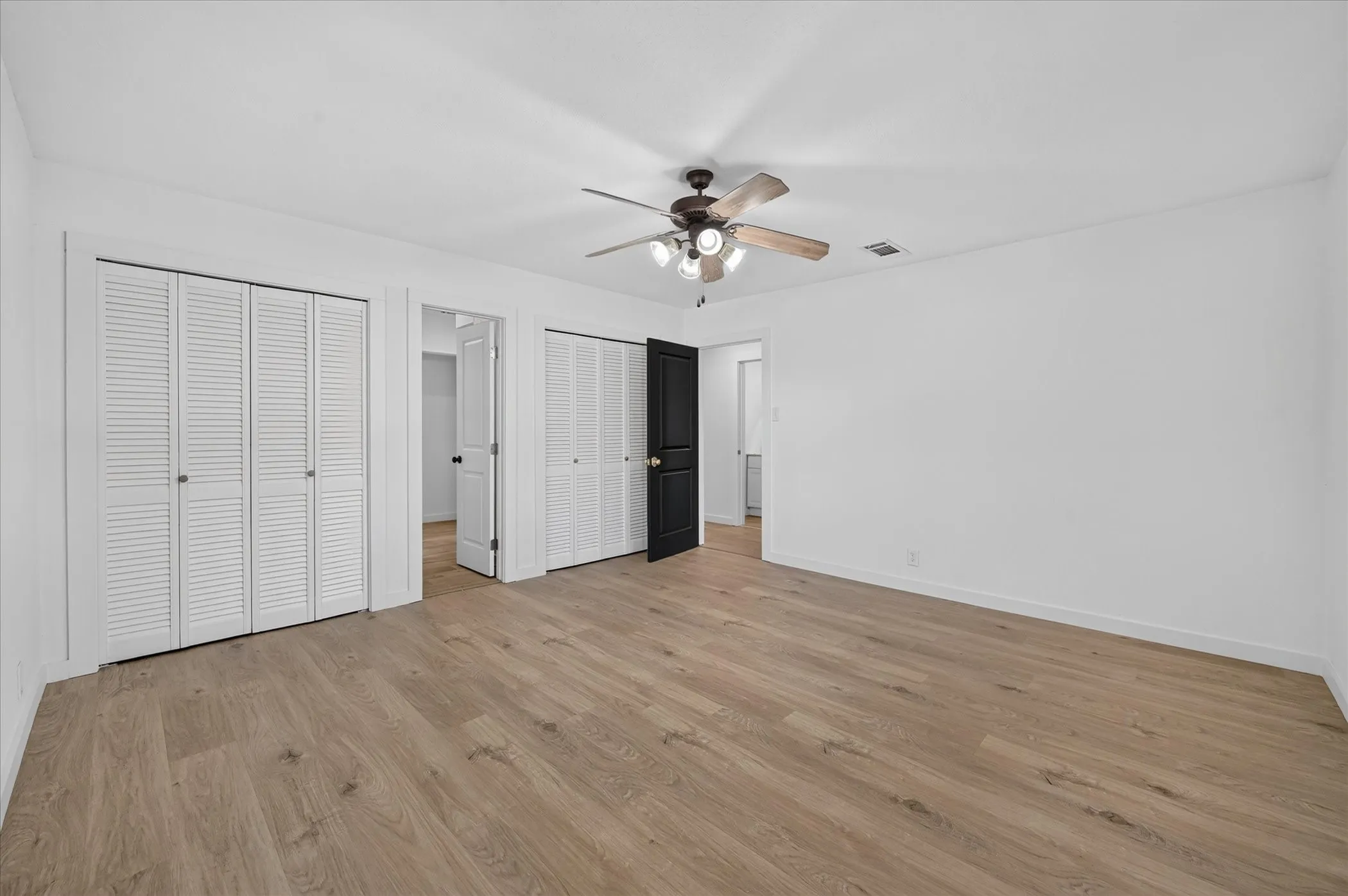 Single Family Residence For Sale in Dallas County , 906 Pinedale Lane, Dallas, Texas 75241, 3 Bedroom, 3 Bathroom, 2 Garage spaces, 1,878 Sqft, built in 1971, mls#21396562, Real Estate Agent in Dallas, Homes For Sale in Dallas county, Homes For Sale in Dallas, Realtor in Dallas Texas, Real Estate Brokerage Independent Realty Texas, Luminita Cordes Realtor