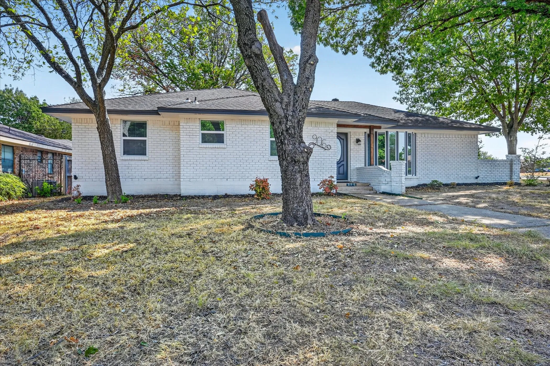 Single Family Residence For Sale in Dallas County , 906 Pinedale Lane, Dallas, Texas 75241, 3 Bedroom, 3 Bathroom, 2 Garage spaces, 1,878 Sqft, built in 1971, mls#21396562, Real Estate Agent in Dallas, Homes For Sale in Dallas county, Homes For Sale in Dallas, Realtor in Dallas Texas, Real Estate Brokerage Independent Realty Texas, Luminita Cordes Realtor