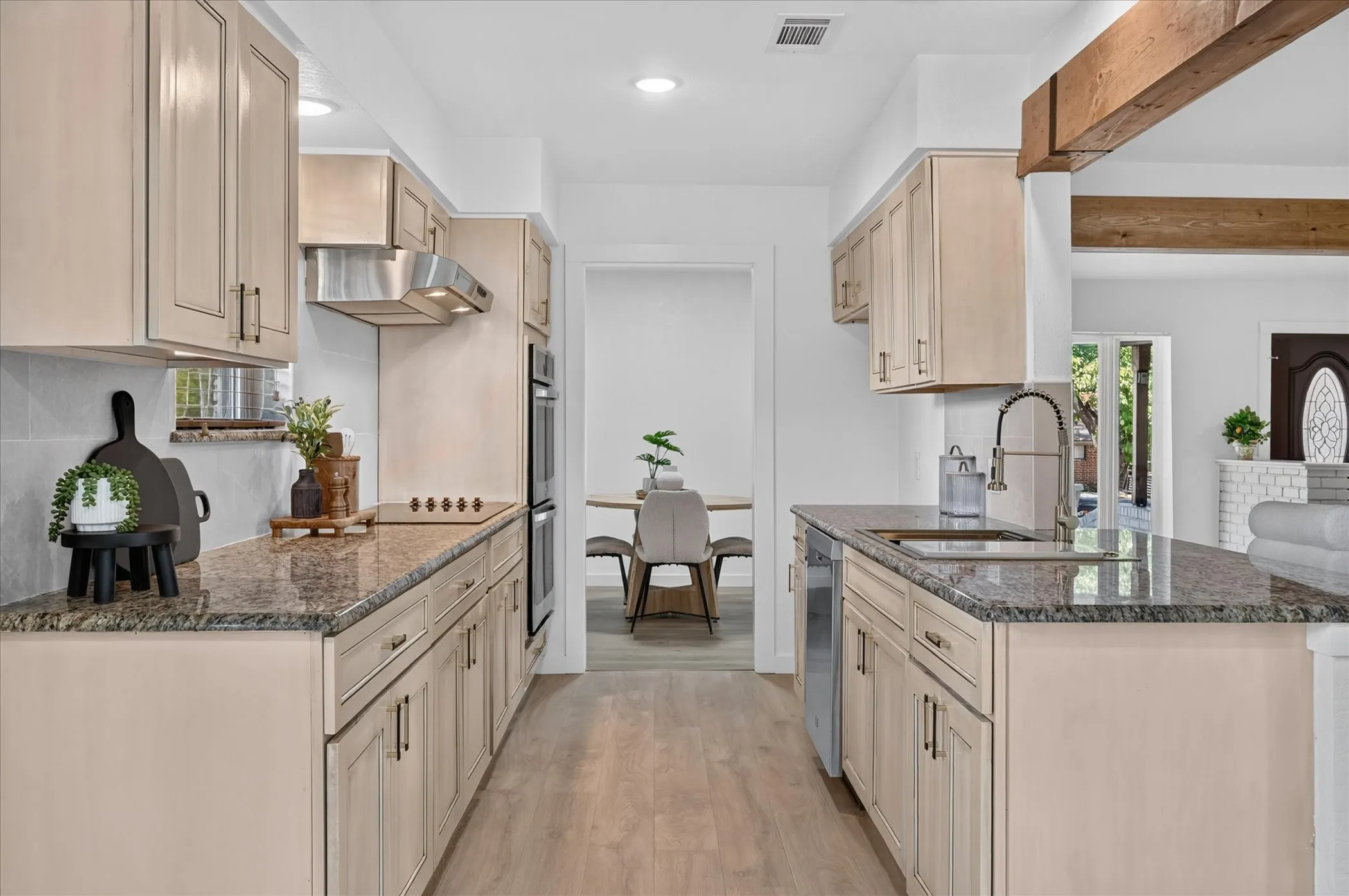 Single Family Residence For Sale in Dallas County , 906 Pinedale Lane, Dallas, Texas 75241, 3 Bedroom, 3 Bathroom, 2 Garage spaces, 1,878 Sqft, built in 1971, mls#21396562, Real Estate Agent in Dallas, Homes For Sale in Dallas county, Homes For Sale in Dallas, Realtor in Dallas Texas, Real Estate Brokerage Independent Realty Texas, Luminita Cordes Realtor
