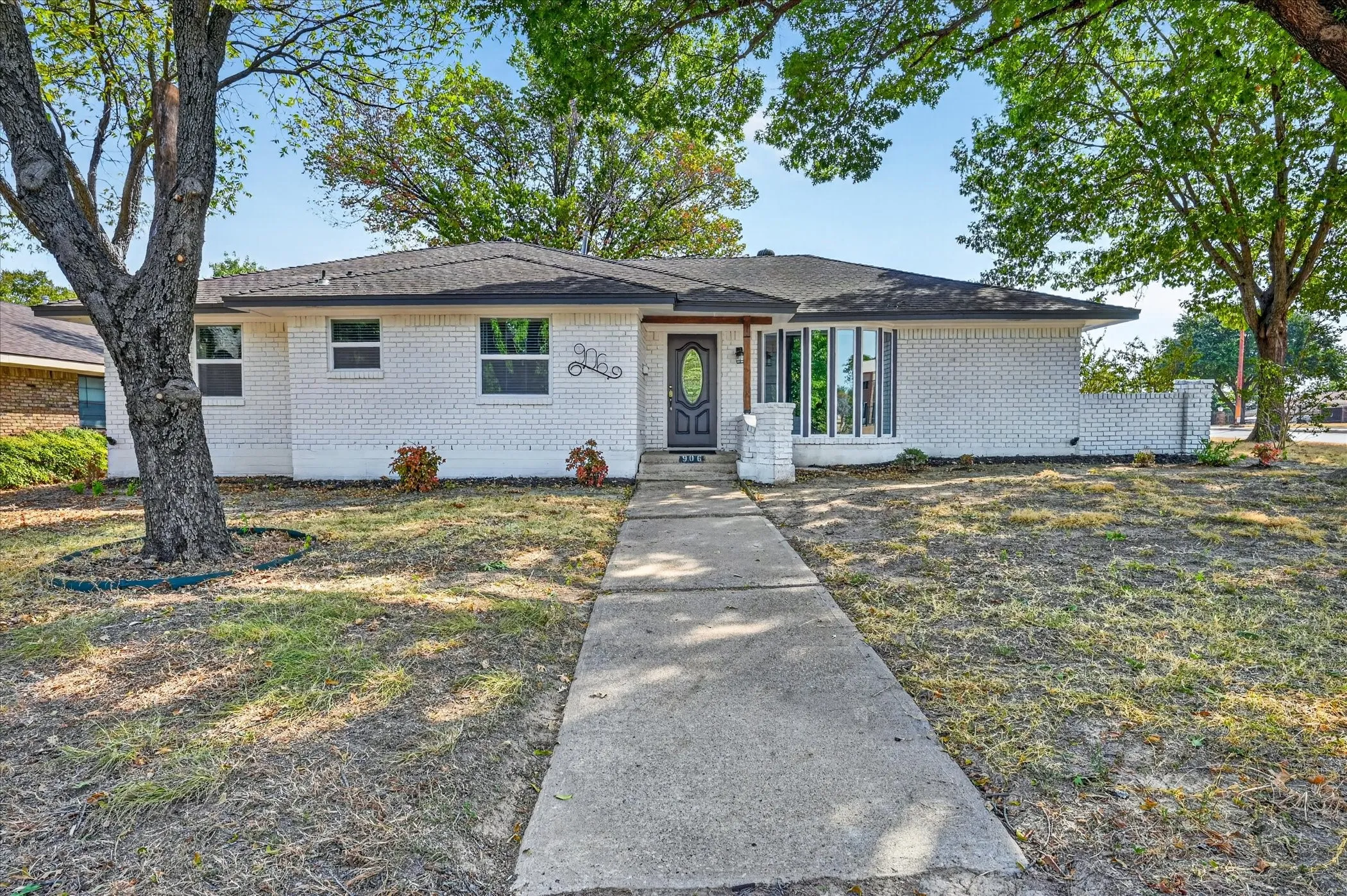 Single Family Residence For Sale in Dallas County , 906 Pinedale Lane, Dallas, Texas 75241, 3 Bedroom, 3 Bathroom, 2 Garage spaces, 1,878 Sqft, built in 1971, mls#21396562, Real Estate Agent in Dallas, Homes For Sale in Dallas county, Homes For Sale in Dallas, Realtor in Dallas Texas, Real Estate Brokerage Independent Realty Texas, Luminita Cordes Realtor