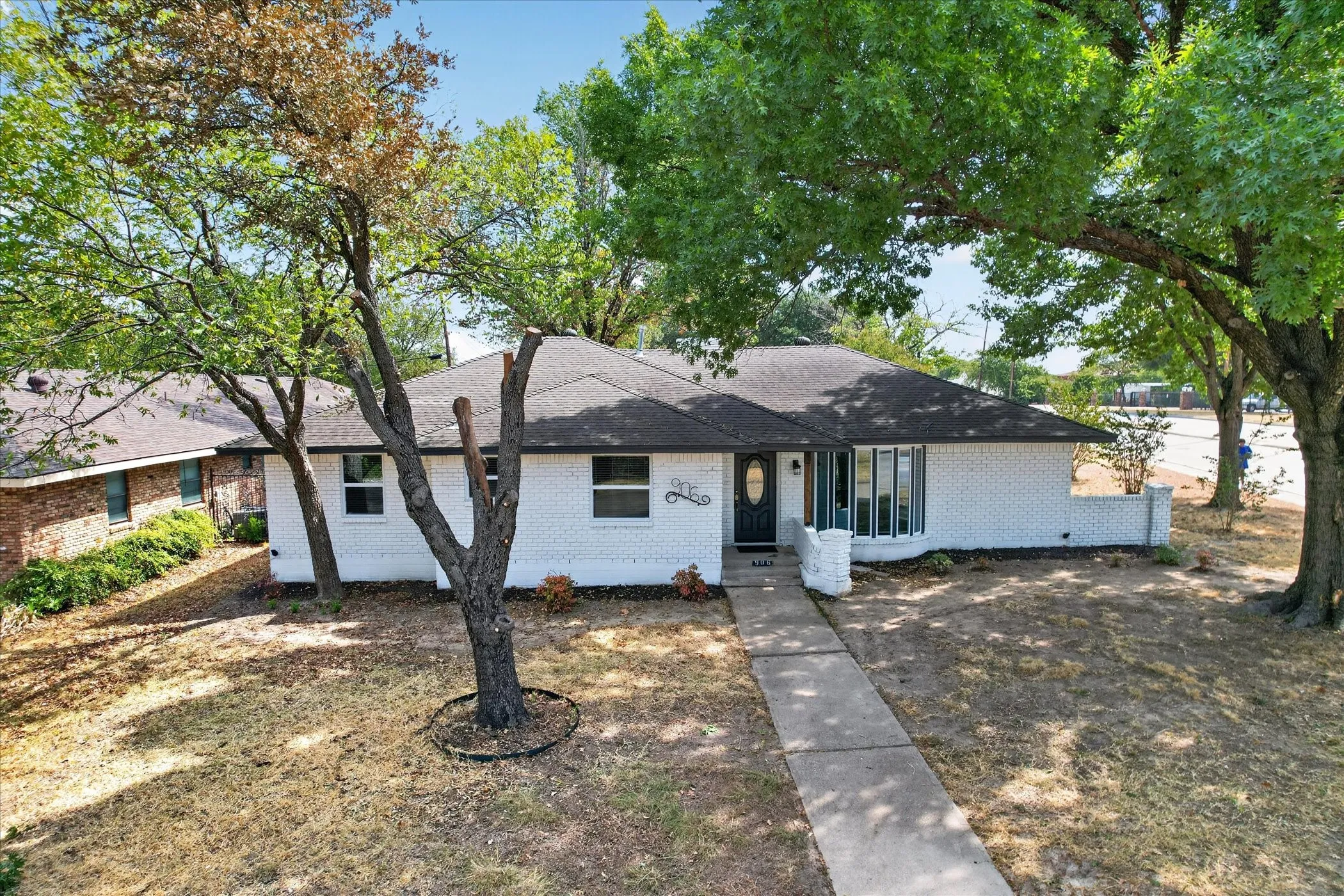 Single Family Residence For Sale in Dallas County , 906 Pinedale Lane, Dallas, Texas 75241, 3 Bedroom, 3 Bathroom, 2 Garage spaces, 1,878 Sqft, built in 1971, mls#21396562, Real Estate Agent in Dallas, Homes For Sale in Dallas county, Homes For Sale in Dallas, Realtor in Dallas Texas, Real Estate Brokerage Independent Realty Texas, Luminita Cordes Realtor