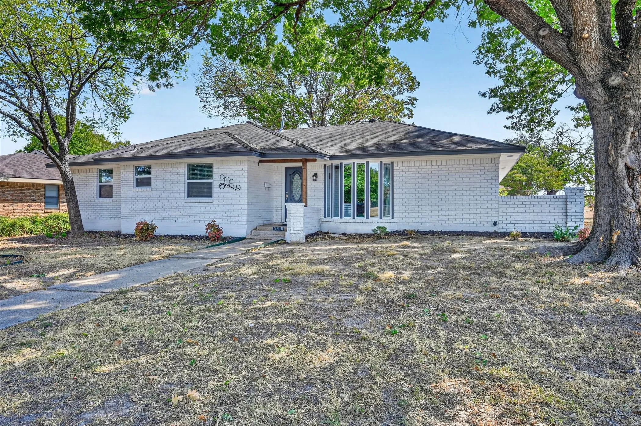 Single Family Residence For Sale in Dallas County , 906 Pinedale Lane, Dallas, Texas 75241, 3 Bedroom, 3 Bathroom, 2 Garage spaces, 1,878 Sqft, built in 1971, mls#21396562, Real Estate Agent in Dallas, Homes For Sale in Dallas county, Homes For Sale in Dallas, Realtor in Dallas Texas, Real Estate Brokerage Independent Realty Texas, Luminita Cordes Realtor