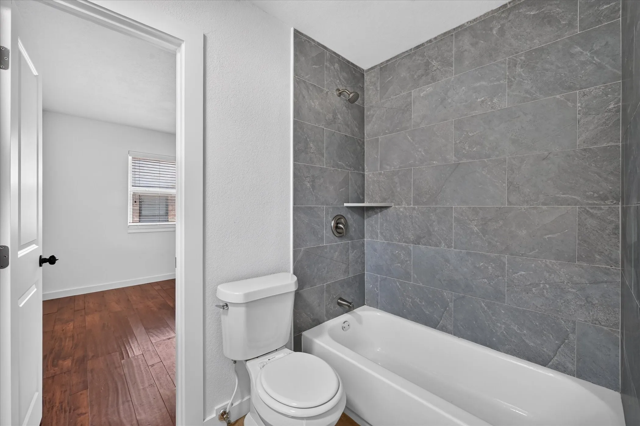 Single Family Residence For Sale in Dallas County , 906 Pinedale Lane, Dallas, Texas 75241, 3 Bedroom, 3 Bathroom, 2 Garage spaces, 1,878 Sqft, built in 1971, mls#21396562, Real Estate Agent in Dallas, Homes For Sale in Dallas county, Homes For Sale in Dallas, Realtor in Dallas Texas, Real Estate Brokerage Independent Realty Texas, Luminita Cordes Realtor