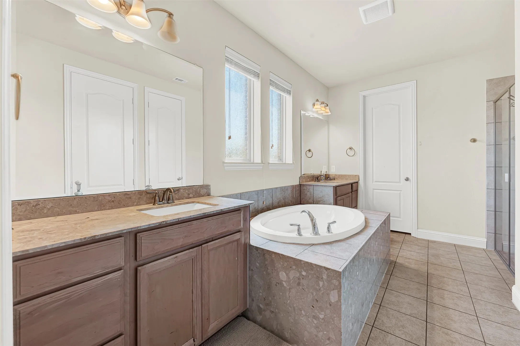 Single Family Residence For Sale in Dallas County , 254 Benwick Drive, Sunnyvale, Texas 75182, 5 Bedroom, 5 Bathroom, 2 Garage spaces, 3,072 Sqft, built in 2016, mls#21396632, Real Estate Agent in Sunnyvale, Homes For Sale in Dallas county, Homes For Sale in Sunnyvale, Realtor in Sunnyvale Texas, Real Estate Brokerage Independent Realty Texas, Luminita Cordes Realtor