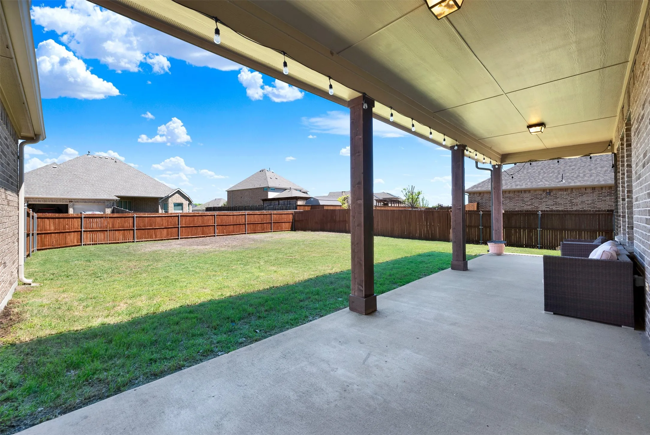 Single Family Residence For Sale in Dallas County , 254 Benwick Drive, Sunnyvale, Texas 75182, 5 Bedroom, 5 Bathroom, 2 Garage spaces, 3,072 Sqft, built in 2016, mls#21396632, Real Estate Agent in Sunnyvale, Homes For Sale in Dallas county, Homes For Sale in Sunnyvale, Realtor in Sunnyvale Texas, Real Estate Brokerage Independent Realty Texas, Luminita Cordes Realtor
