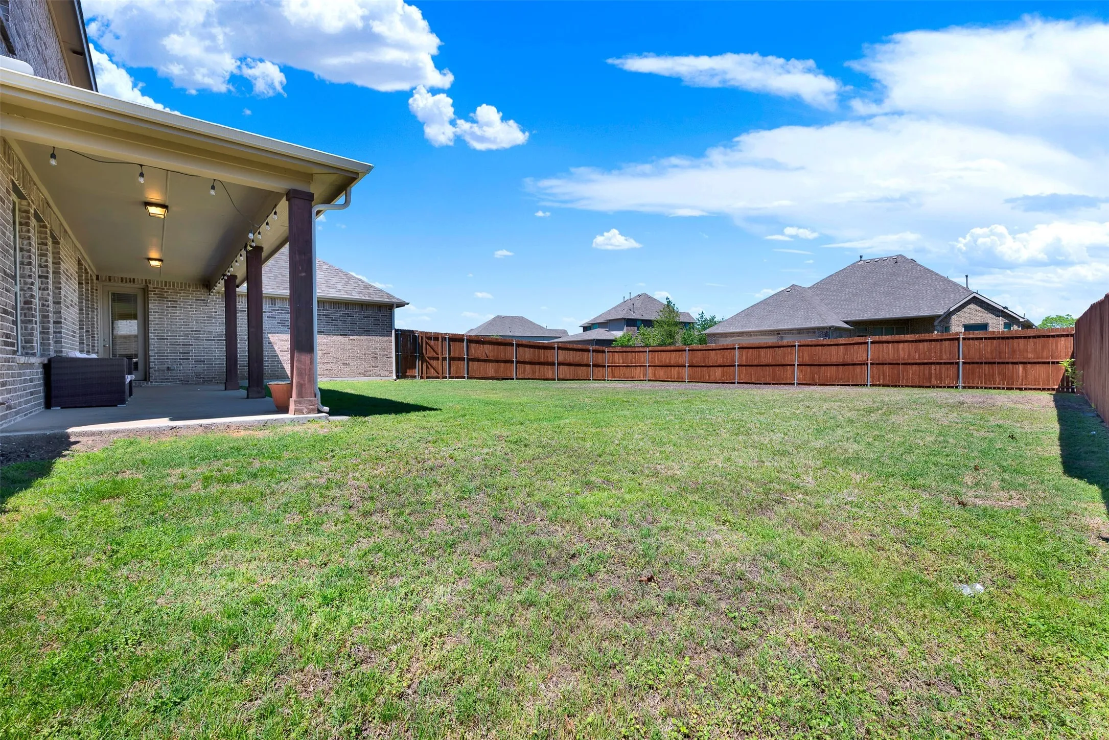 Single Family Residence For Sale in Dallas County , 254 Benwick Drive, Sunnyvale, Texas 75182, 5 Bedroom, 5 Bathroom, 2 Garage spaces, 3,072 Sqft, built in 2016, mls#21396632, Real Estate Agent in Sunnyvale, Homes For Sale in Dallas county, Homes For Sale in Sunnyvale, Realtor in Sunnyvale Texas, Real Estate Brokerage Independent Realty Texas, Luminita Cordes Realtor