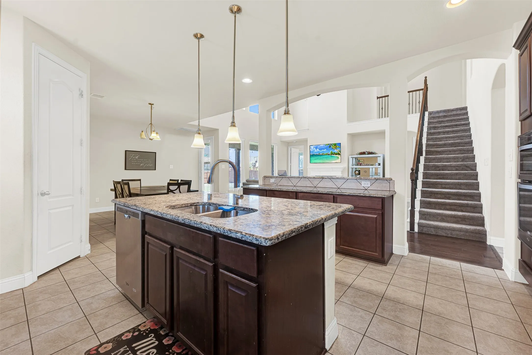 Single Family Residence For Sale in Dallas County , 254 Benwick Drive, Sunnyvale, Texas 75182, 5 Bedroom, 5 Bathroom, 2 Garage spaces, 3,072 Sqft, built in 2016, mls#21396632, Real Estate Agent in Sunnyvale, Homes For Sale in Dallas county, Homes For Sale in Sunnyvale, Realtor in Sunnyvale Texas, Real Estate Brokerage Independent Realty Texas, Luminita Cordes Realtor