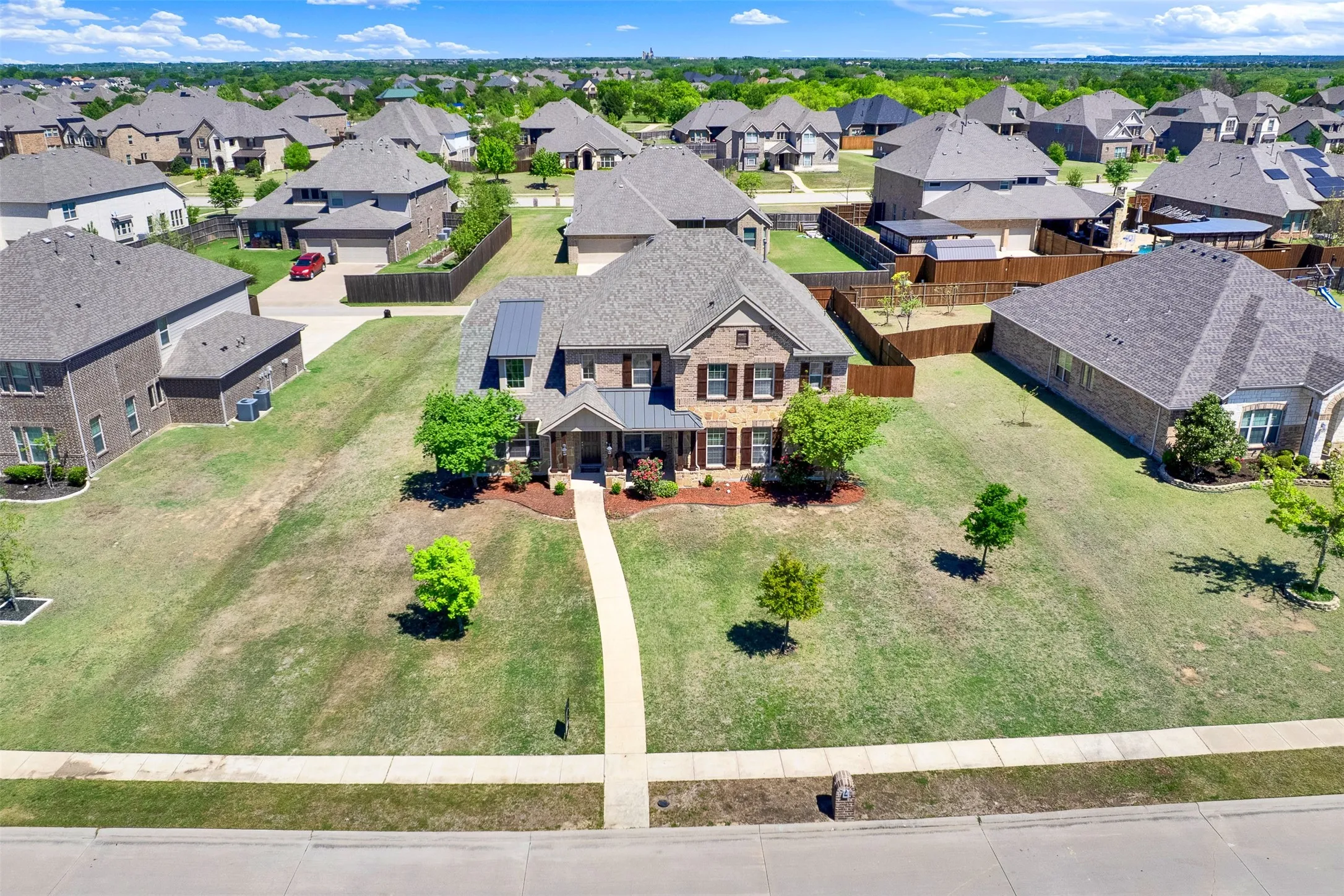 Single Family Residence For Sale in Dallas County , 254 Benwick Drive, Sunnyvale, Texas 75182, 5 Bedroom, 5 Bathroom, 2 Garage spaces, 3,072 Sqft, built in 2016, mls#21396632, Real Estate Agent in Sunnyvale, Homes For Sale in Dallas county, Homes For Sale in Sunnyvale, Realtor in Sunnyvale Texas, Real Estate Brokerage Independent Realty Texas, Luminita Cordes Realtor
