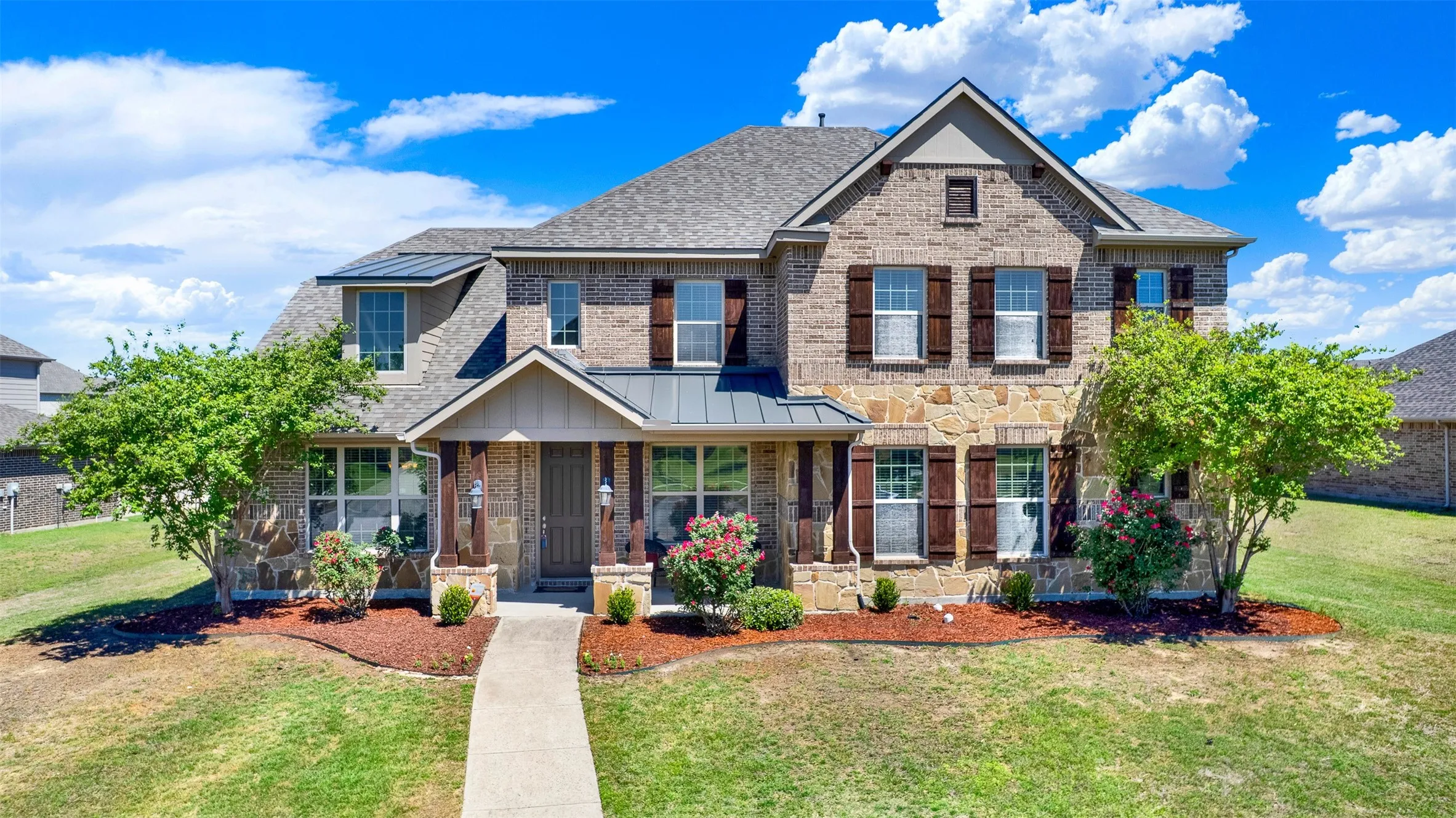 Single Family Residence For Sale in Dallas County , 254 Benwick Drive, Sunnyvale, Texas 75182, 5 Bedroom, 5 Bathroom, 2 Garage spaces, 3,072 Sqft, built in 2016, mls#21396632, Real Estate Agent in Sunnyvale, Homes For Sale in Dallas county, Homes For Sale in Sunnyvale, Realtor in Sunnyvale Texas, Real Estate Brokerage Independent Realty Texas, Luminita Cordes Realtor