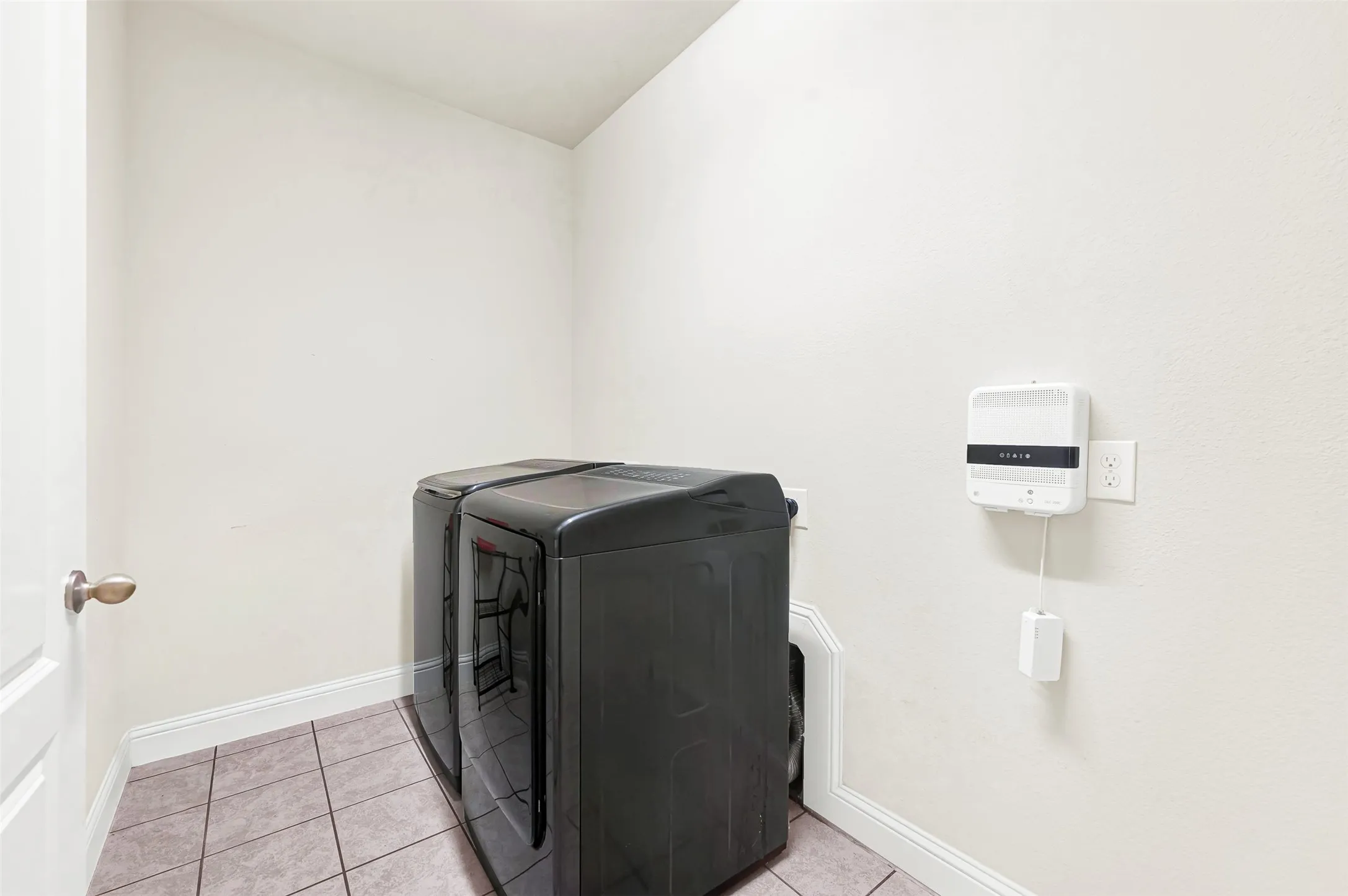 Single Family Residence For Sale in Dallas County , 254 Benwick Drive, Sunnyvale, Texas 75182, 5 Bedroom, 5 Bathroom, 2 Garage spaces, 3,072 Sqft, built in 2016, mls#21396632, Real Estate Agent in Sunnyvale, Homes For Sale in Dallas county, Homes For Sale in Sunnyvale, Realtor in Sunnyvale Texas, Real Estate Brokerage Independent Realty Texas, Luminita Cordes Realtor