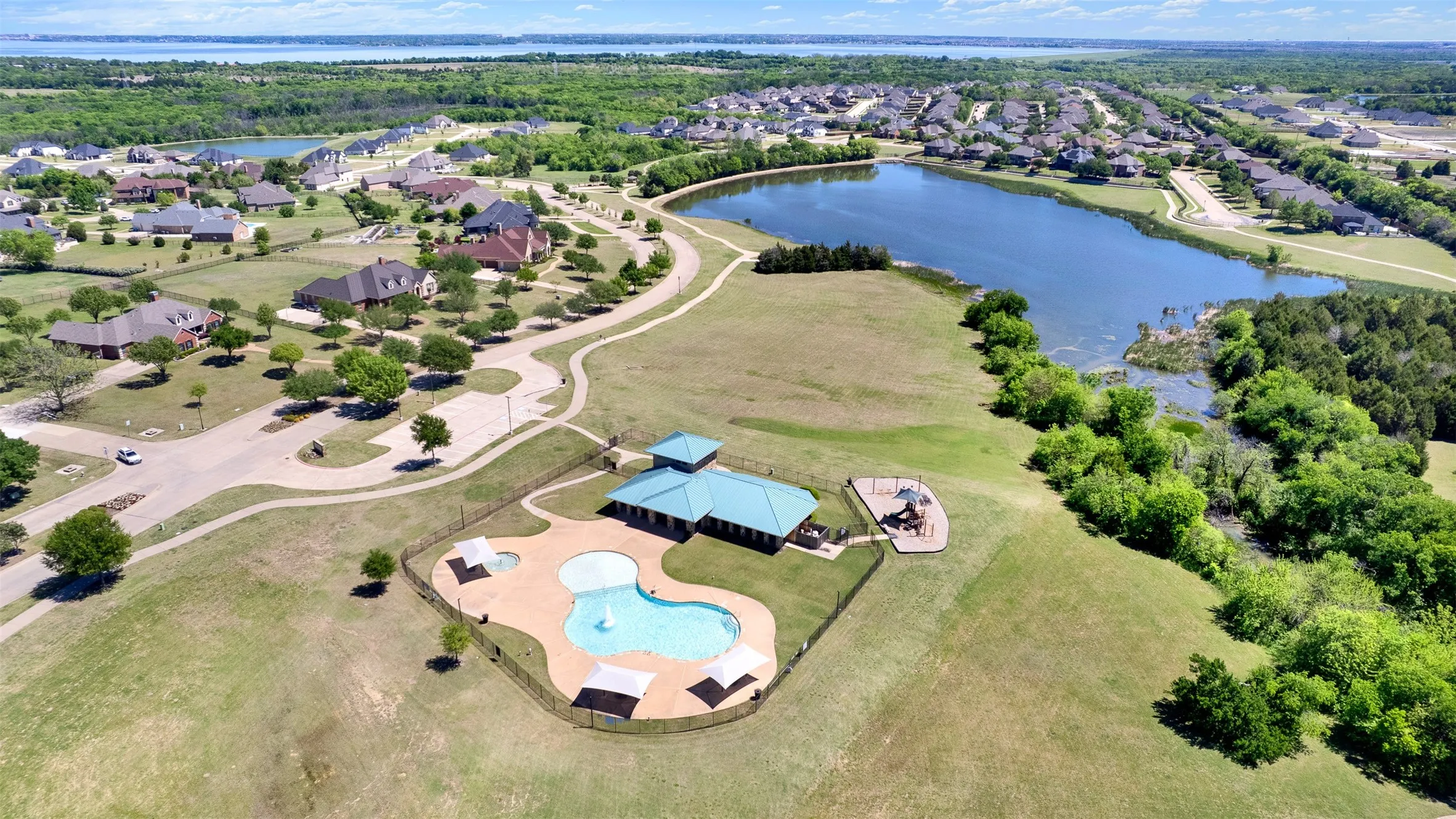 Single Family Residence For Sale in Dallas County , 254 Benwick Drive, Sunnyvale, Texas 75182, 5 Bedroom, 5 Bathroom, 2 Garage spaces, 3,072 Sqft, built in 2016, mls#21396632, Real Estate Agent in Sunnyvale, Homes For Sale in Dallas county, Homes For Sale in Sunnyvale, Realtor in Sunnyvale Texas, Real Estate Brokerage Independent Realty Texas, Luminita Cordes Realtor