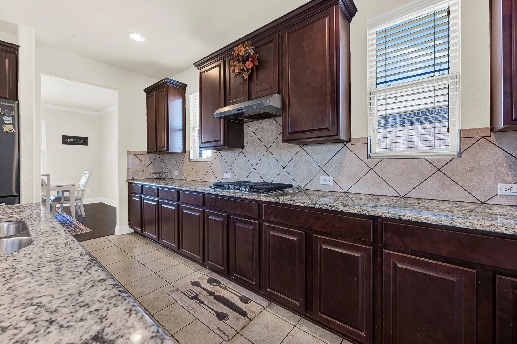 Single Family Residence For Sale in Dallas County , 254 Benwick Drive, Sunnyvale, Texas 75182, 5 Bedroom, 5 Bathroom, 2 Garage spaces, 3,072 Sqft, built in 2016, mls#21396632, Real Estate Agent in Sunnyvale, Homes For Sale in Dallas county, Homes For Sale in Sunnyvale, Realtor in Sunnyvale Texas, Real Estate Brokerage Independent Realty Texas, Luminita Cordes Realtor