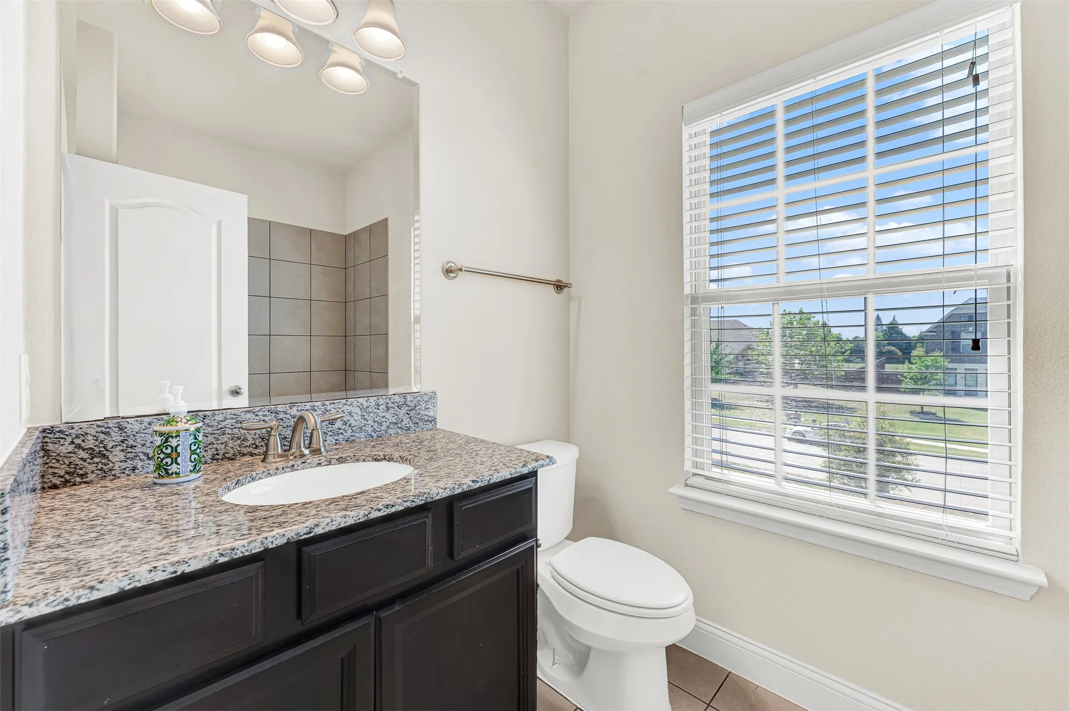 Single Family Residence For Sale in Dallas County , 254 Benwick Drive, Sunnyvale, Texas 75182, 5 Bedroom, 5 Bathroom, 2 Garage spaces, 3,072 Sqft, built in 2016, mls#21396632, Real Estate Agent in Sunnyvale, Homes For Sale in Dallas county, Homes For Sale in Sunnyvale, Realtor in Sunnyvale Texas, Real Estate Brokerage Independent Realty Texas, Luminita Cordes Realtor