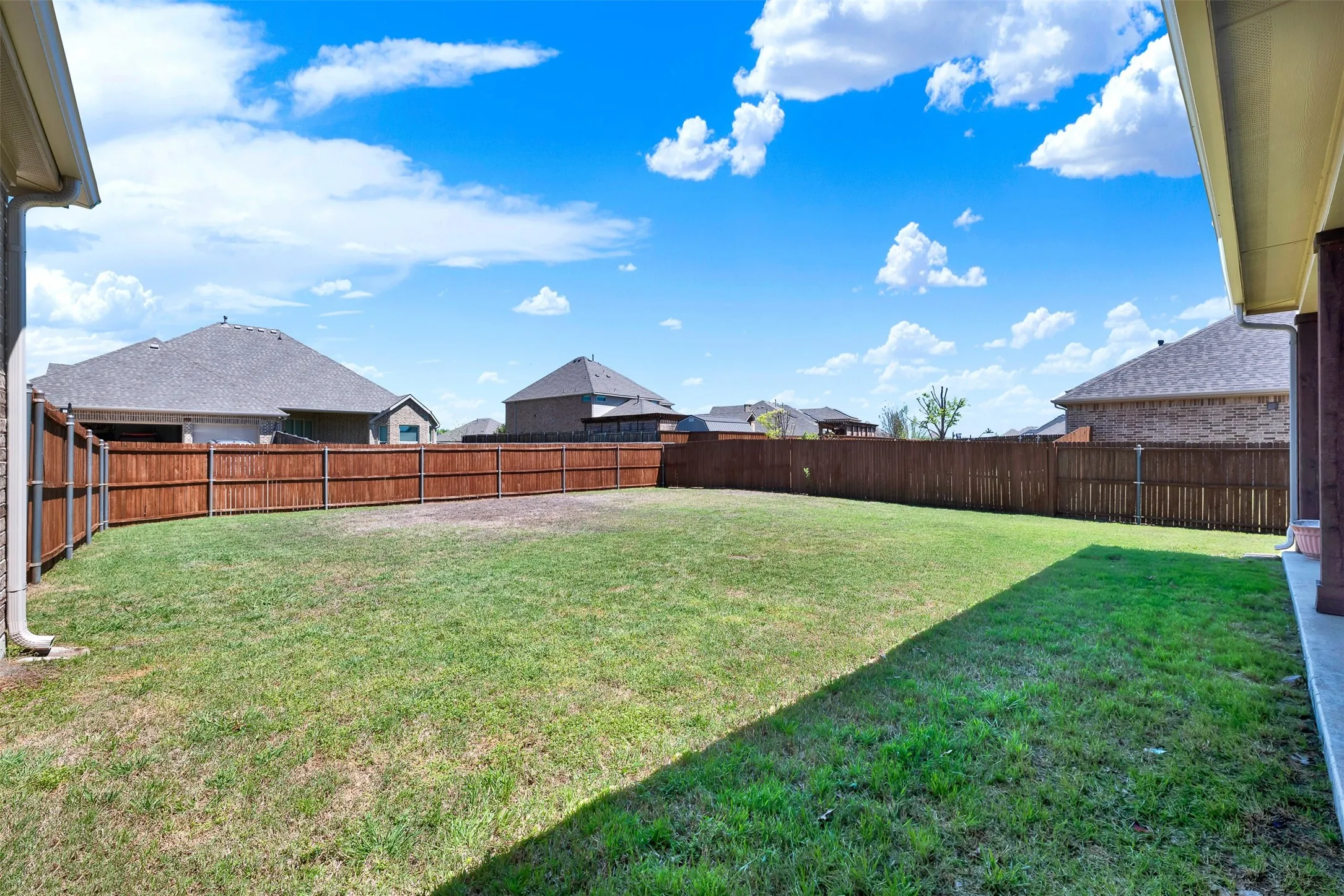 Single Family Residence For Sale in Dallas County , 254 Benwick Drive, Sunnyvale, Texas 75182, 5 Bedroom, 5 Bathroom, 2 Garage spaces, 3,072 Sqft, built in 2016, mls#21396632, Real Estate Agent in Sunnyvale, Homes For Sale in Dallas county, Homes For Sale in Sunnyvale, Realtor in Sunnyvale Texas, Real Estate Brokerage Independent Realty Texas, Luminita Cordes Realtor