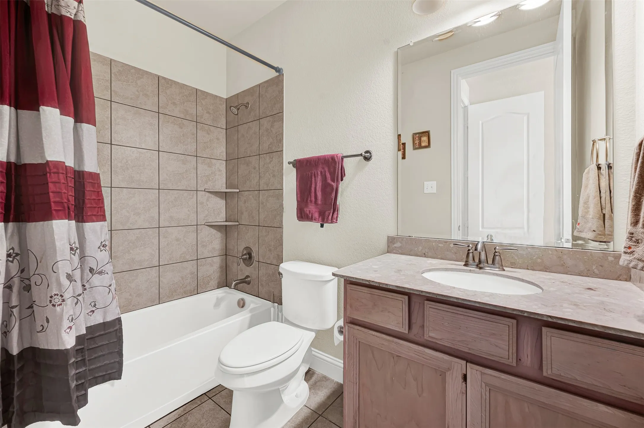 Single Family Residence For Sale in Dallas County , 254 Benwick Drive, Sunnyvale, Texas 75182, 5 Bedroom, 5 Bathroom, 2 Garage spaces, 3,072 Sqft, built in 2016, mls#21396632, Real Estate Agent in Sunnyvale, Homes For Sale in Dallas county, Homes For Sale in Sunnyvale, Realtor in Sunnyvale Texas, Real Estate Brokerage Independent Realty Texas, Luminita Cordes Realtor