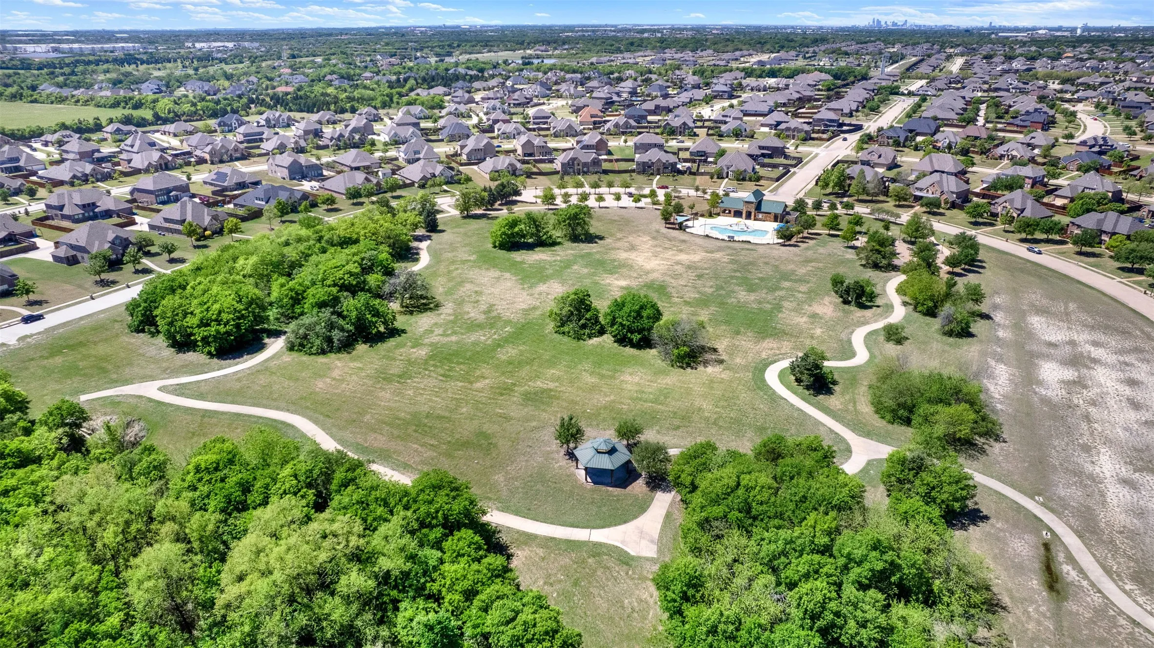 Single Family Residence For Sale in Dallas County , 254 Benwick Drive, Sunnyvale, Texas 75182, 5 Bedroom, 5 Bathroom, 2 Garage spaces, 3,072 Sqft, built in 2016, mls#21396632, Real Estate Agent in Sunnyvale, Homes For Sale in Dallas county, Homes For Sale in Sunnyvale, Realtor in Sunnyvale Texas, Real Estate Brokerage Independent Realty Texas, Luminita Cordes Realtor