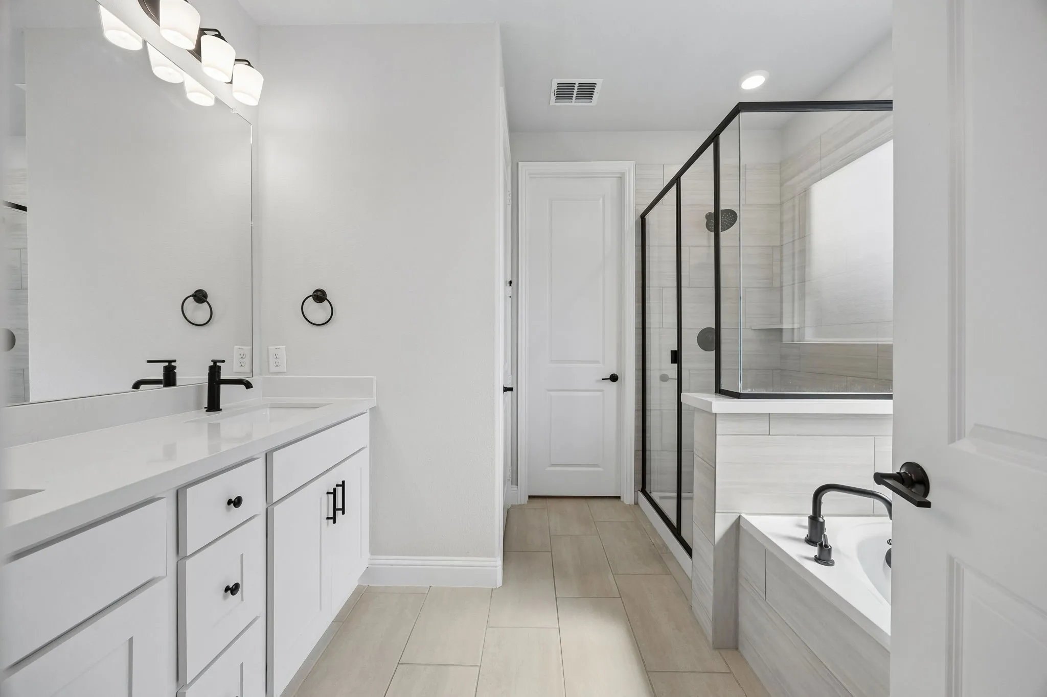 Double vanity with undermount sinks and matte black fixtures