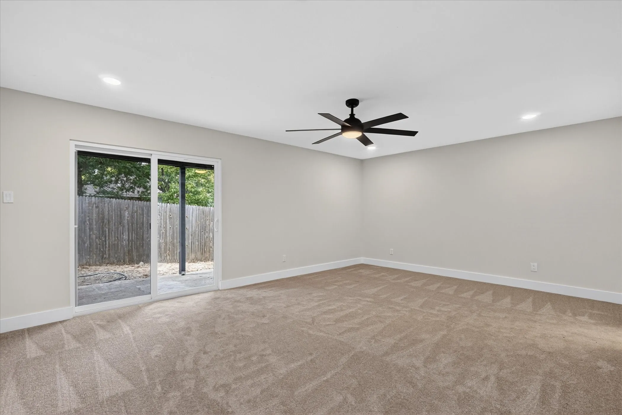 Single Family Residence For Sale in Rockwall County , 5922 volunteer Place, Rockwall, Texas 75032, 3 Bedroom, 3 Bathroom, 2 Garage spaces, 2,354 Sqft, built in 1980, mls#21365361, Real Estate Agent in Rockwall, Homes For Sale in Rockwall county, Homes For Sale in Rockwall, Realtor in Rockwall Texas, Real Estate Brokerage Independent Realty Texas, Luminita Cordes Realtor