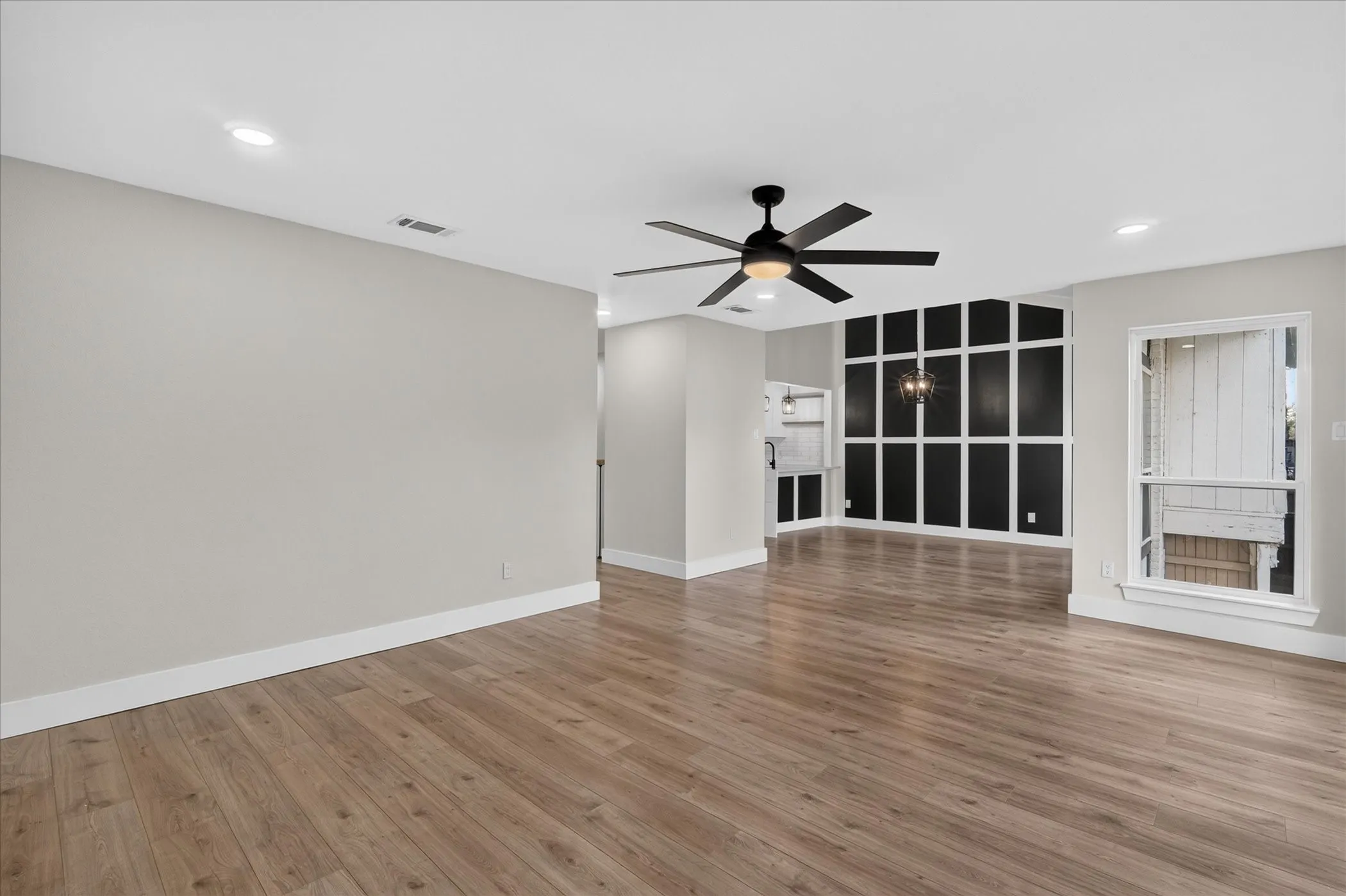 Single Family Residence For Sale in Rockwall County , 5922 volunteer Place, Rockwall, Texas 75032, 3 Bedroom, 3 Bathroom, 2 Garage spaces, 2,354 Sqft, built in 1980, mls#21365361, Real Estate Agent in Rockwall, Homes For Sale in Rockwall county, Homes For Sale in Rockwall, Realtor in Rockwall Texas, Real Estate Brokerage Independent Realty Texas, Luminita Cordes Realtor