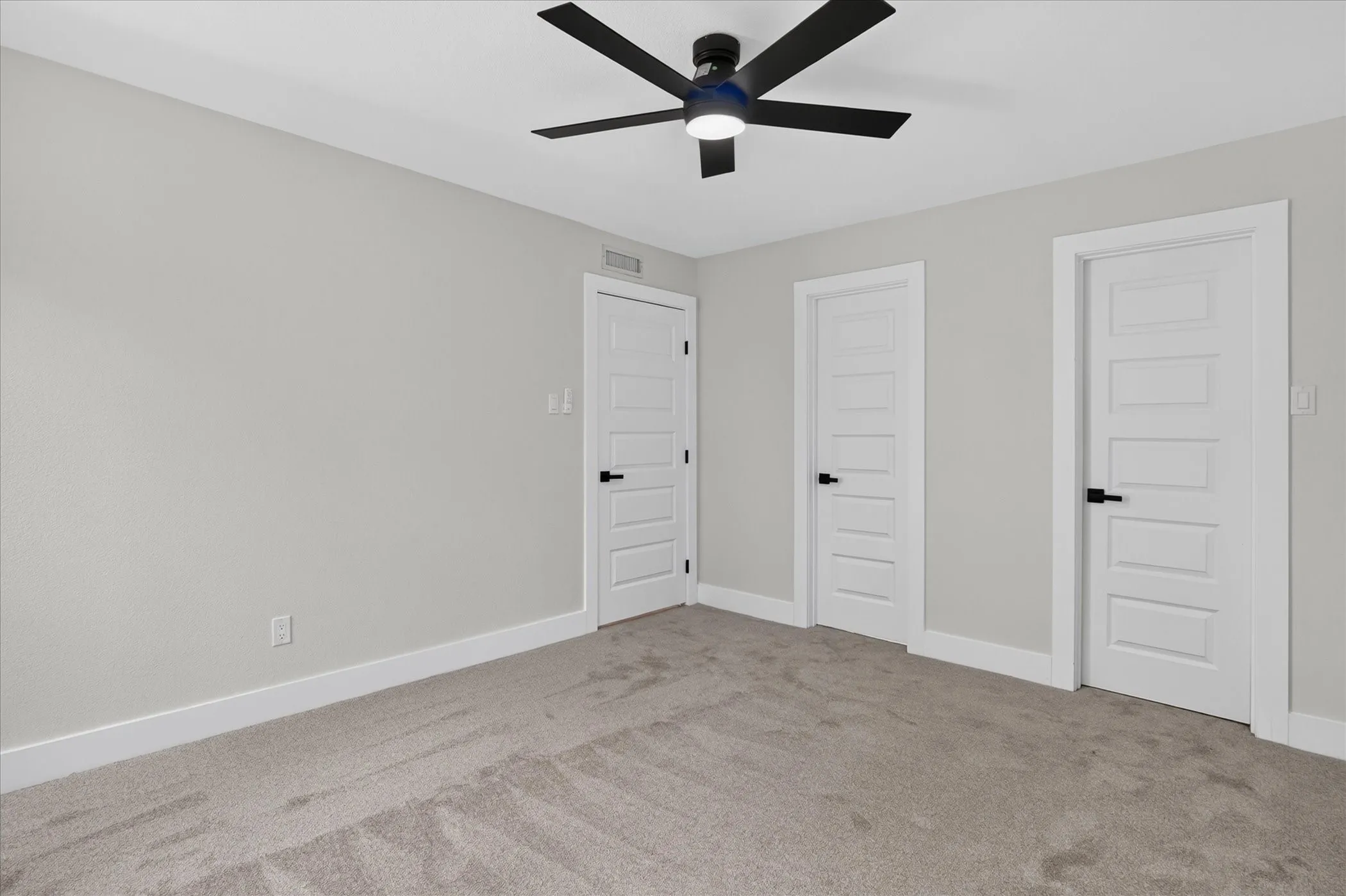 Single Family Residence For Sale in Rockwall County , 5922 volunteer Place, Rockwall, Texas 75032, 3 Bedroom, 3 Bathroom, 2 Garage spaces, 2,354 Sqft, built in 1980, mls#21365361, Real Estate Agent in Rockwall, Homes For Sale in Rockwall county, Homes For Sale in Rockwall, Realtor in Rockwall Texas, Real Estate Brokerage Independent Realty Texas, Luminita Cordes Realtor
