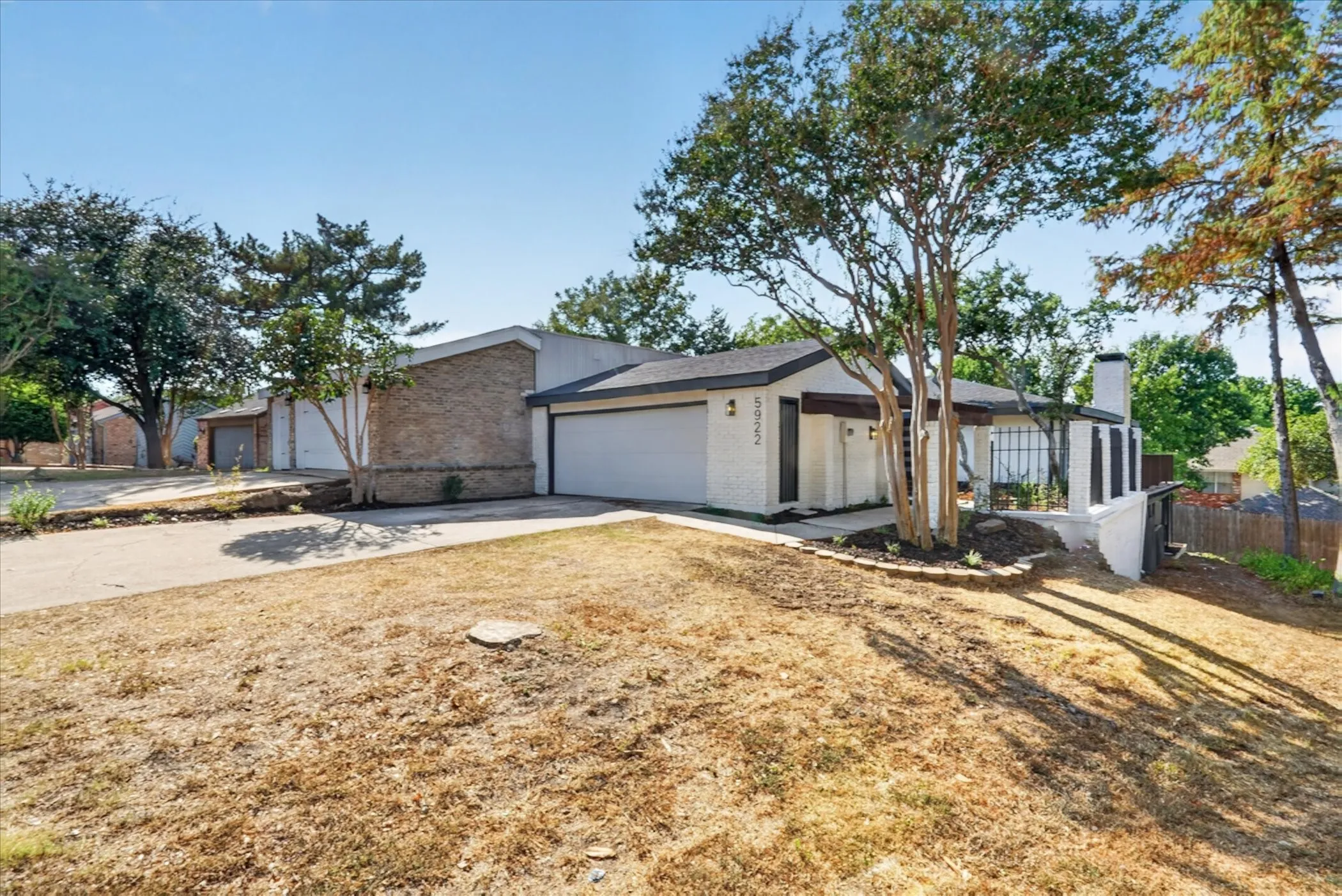 Single Family Residence For Sale in Rockwall County , 5922 volunteer Place, Rockwall, Texas 75032, 3 Bedroom, 3 Bathroom, 2 Garage spaces, 2,354 Sqft, built in 1980, mls#21365361, Real Estate Agent in Rockwall, Homes For Sale in Rockwall county, Homes For Sale in Rockwall, Realtor in Rockwall Texas, Real Estate Brokerage Independent Realty Texas, Luminita Cordes Realtor