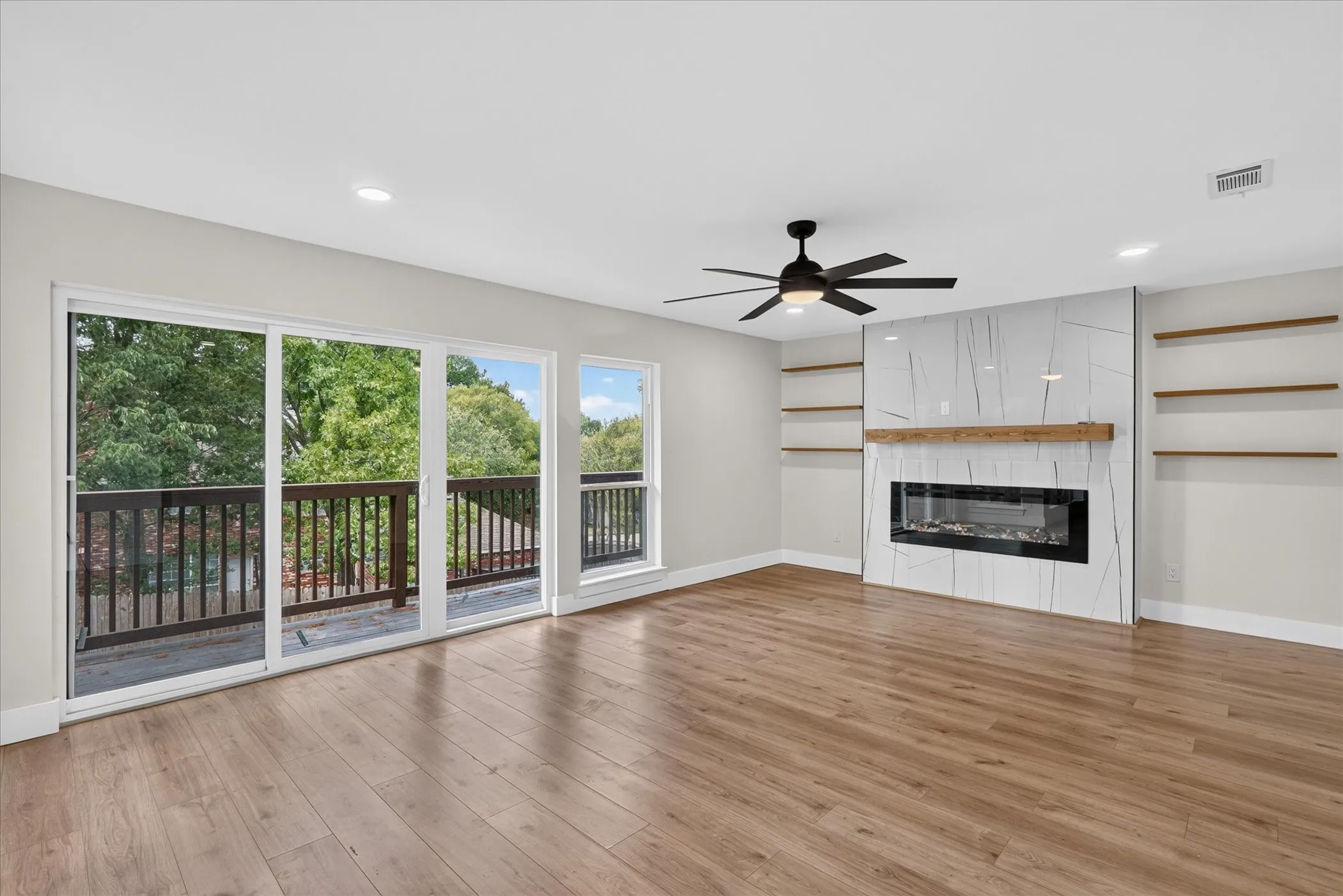 Single Family Residence For Sale in Rockwall County , 5922 volunteer Place, Rockwall, Texas 75032, 3 Bedroom, 3 Bathroom, 2 Garage spaces, 2,354 Sqft, built in 1980, mls#21365361, Real Estate Agent in Rockwall, Homes For Sale in Rockwall county, Homes For Sale in Rockwall, Realtor in Rockwall Texas, Real Estate Brokerage Independent Realty Texas, Luminita Cordes Realtor