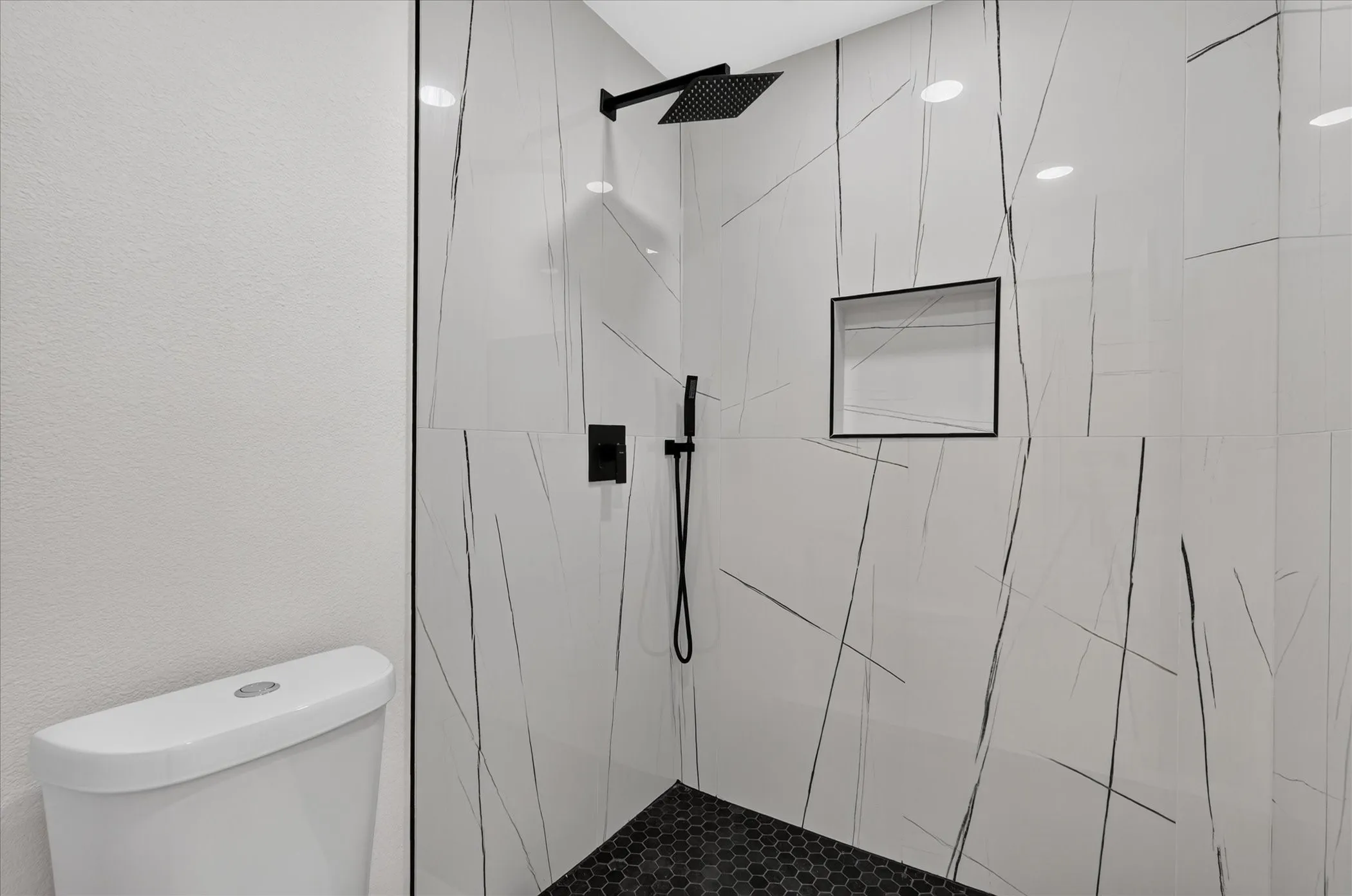 Single Family Residence For Sale in Rockwall County , 5922 volunteer Place, Rockwall, Texas 75032, 3 Bedroom, 3 Bathroom, 2 Garage spaces, 2,354 Sqft, built in 1980, mls#21365361, Real Estate Agent in Rockwall, Homes For Sale in Rockwall county, Homes For Sale in Rockwall, Realtor in Rockwall Texas, Real Estate Brokerage Independent Realty Texas, Luminita Cordes Realtor