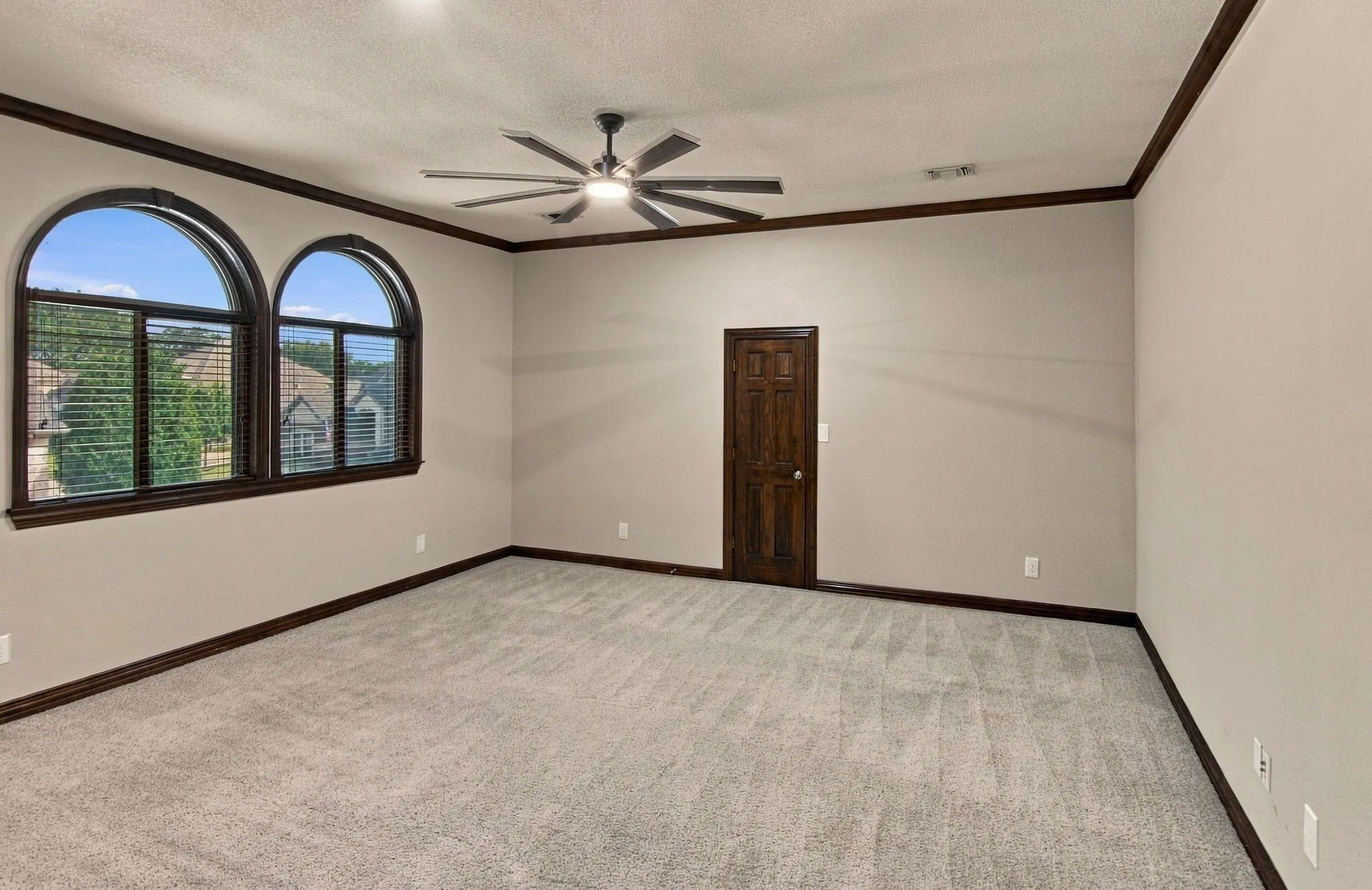 Single Family Residence For Sale in Tarrant County , 7921 Shady Oaks Drive, North Richland Hills, Texas 76182, 4 Bedroom, 3 Bathroom, 3 Garage spaces, 3,520 Sqft, built in 2002, mls#21392934, Real Estate Agent in North Richland Hills, Homes For Sale in Tarrant county, Homes For Sale in North Richland Hills, Realtor in North Richland Hills Texas, Real Estate Brokerage Independent Realty Texas, Luminita Cordes Realtor
