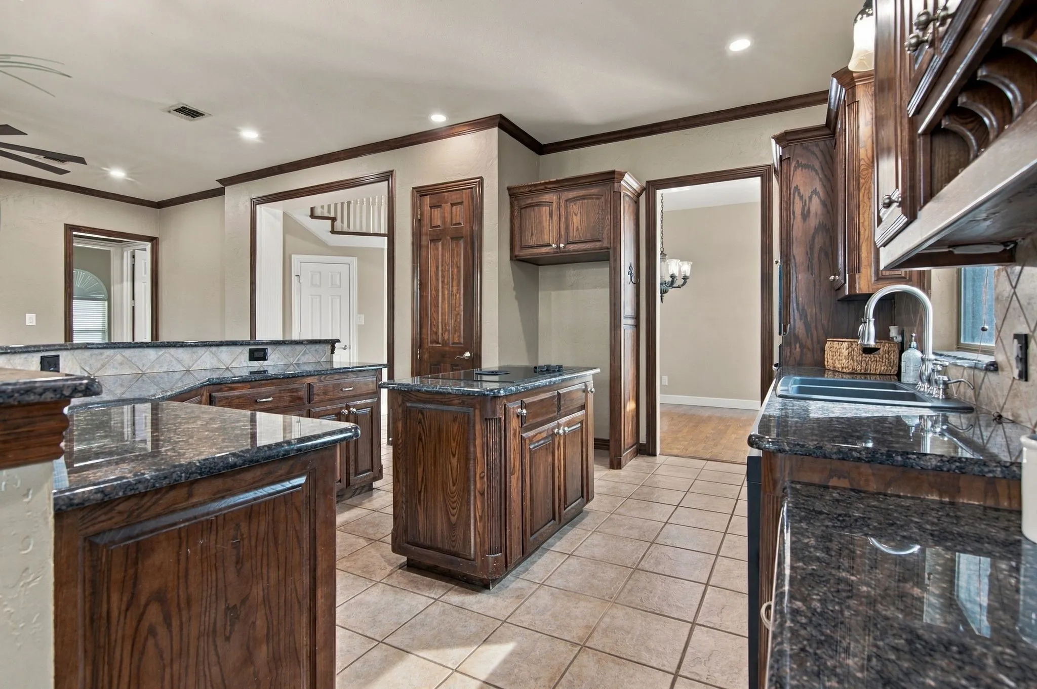 Single Family Residence For Sale in Tarrant County , 7921 Shady Oaks Drive, North Richland Hills, Texas 76182, 4 Bedroom, 3 Bathroom, 3 Garage spaces, 3,520 Sqft, built in 2002, mls#21392934, Real Estate Agent in North Richland Hills, Homes For Sale in Tarrant county, Homes For Sale in North Richland Hills, Realtor in North Richland Hills Texas, Real Estate Brokerage Independent Realty Texas, Luminita Cordes Realtor