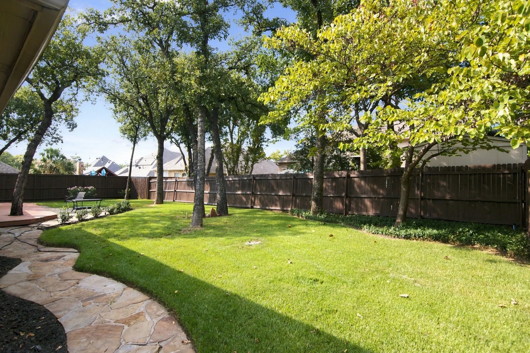 Single Family Residence For Sale in Tarrant County , 7921 Shady Oaks Drive, North Richland Hills, Texas 76182, 4 Bedroom, 3 Bathroom, 3 Garage spaces, 3,520 Sqft, built in 2002, mls#21392934, Real Estate Agent in North Richland Hills, Homes For Sale in Tarrant county, Homes For Sale in North Richland Hills, Realtor in North Richland Hills Texas, Real Estate Brokerage Independent Realty Texas, Luminita Cordes Realtor