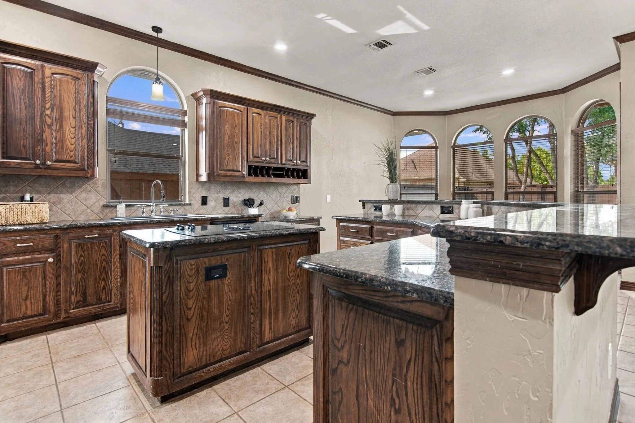 Single Family Residence For Sale in Tarrant County , 7921 Shady Oaks Drive, North Richland Hills, Texas 76182, 4 Bedroom, 3 Bathroom, 3 Garage spaces, 3,520 Sqft, built in 2002, mls#21392934, Real Estate Agent in North Richland Hills, Homes For Sale in Tarrant county, Homes For Sale in North Richland Hills, Realtor in North Richland Hills Texas, Real Estate Brokerage Independent Realty Texas, Luminita Cordes Realtor