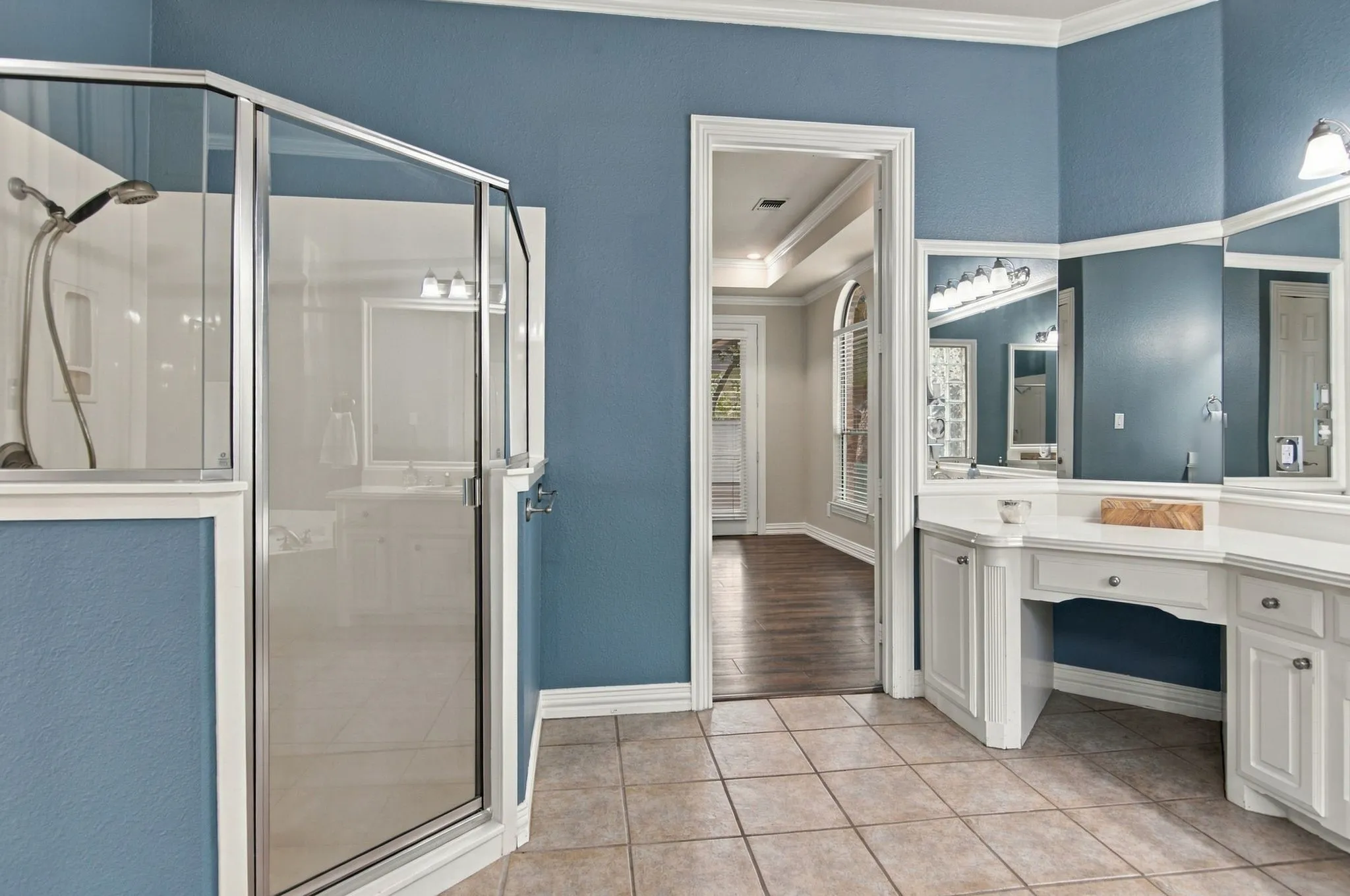 Single Family Residence For Sale in Tarrant County , 7921 Shady Oaks Drive, North Richland Hills, Texas 76182, 4 Bedroom, 3 Bathroom, 3 Garage spaces, 3,520 Sqft, built in 2002, mls#21392934, Real Estate Agent in North Richland Hills, Homes For Sale in Tarrant county, Homes For Sale in North Richland Hills, Realtor in North Richland Hills Texas, Real Estate Brokerage Independent Realty Texas, Luminita Cordes Realtor