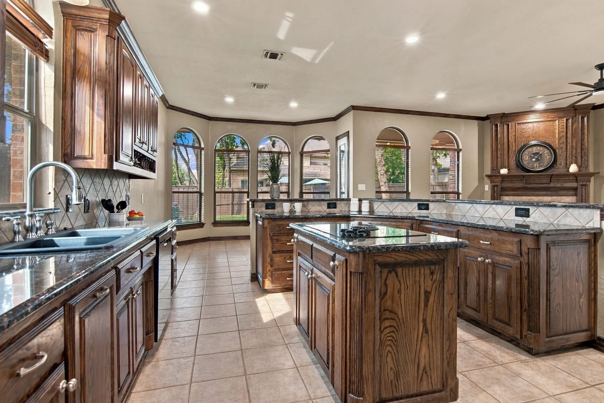 Single Family Residence For Sale in Tarrant County , 7921 Shady Oaks Drive, North Richland Hills, Texas 76182, 4 Bedroom, 3 Bathroom, 3 Garage spaces, 3,520 Sqft, built in 2002, mls#21392934, Real Estate Agent in North Richland Hills, Homes For Sale in Tarrant county, Homes For Sale in North Richland Hills, Realtor in North Richland Hills Texas, Real Estate Brokerage Independent Realty Texas, Luminita Cordes Realtor