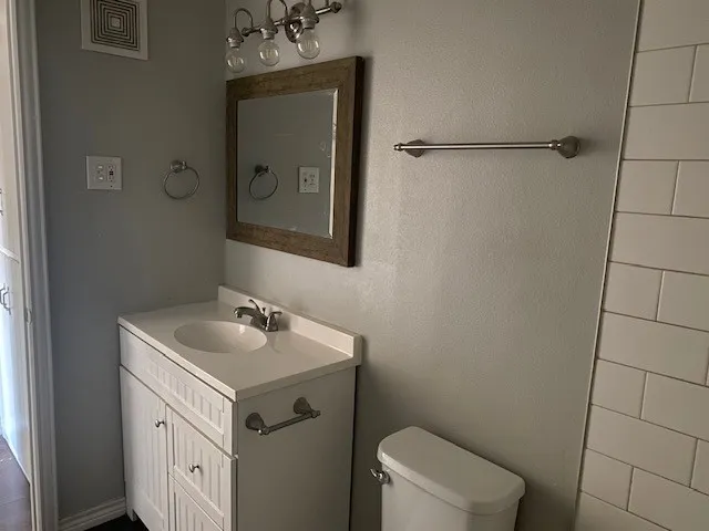 Apartment For Sale in Denton County , 2532 Charlotte Street A-B, Denton, Texas 76201, 16 Bedroom, 8 Bathroom, Garage spaces, 5,760 Sqft, built in 1971, mls#21393851, Real Estate Agent in Denton, Homes For Sale in Denton county, Homes For Sale in Denton, Realtor in Denton Texas, Real Estate Brokerage Independent Realty Texas, Luminita Cordes Realtor