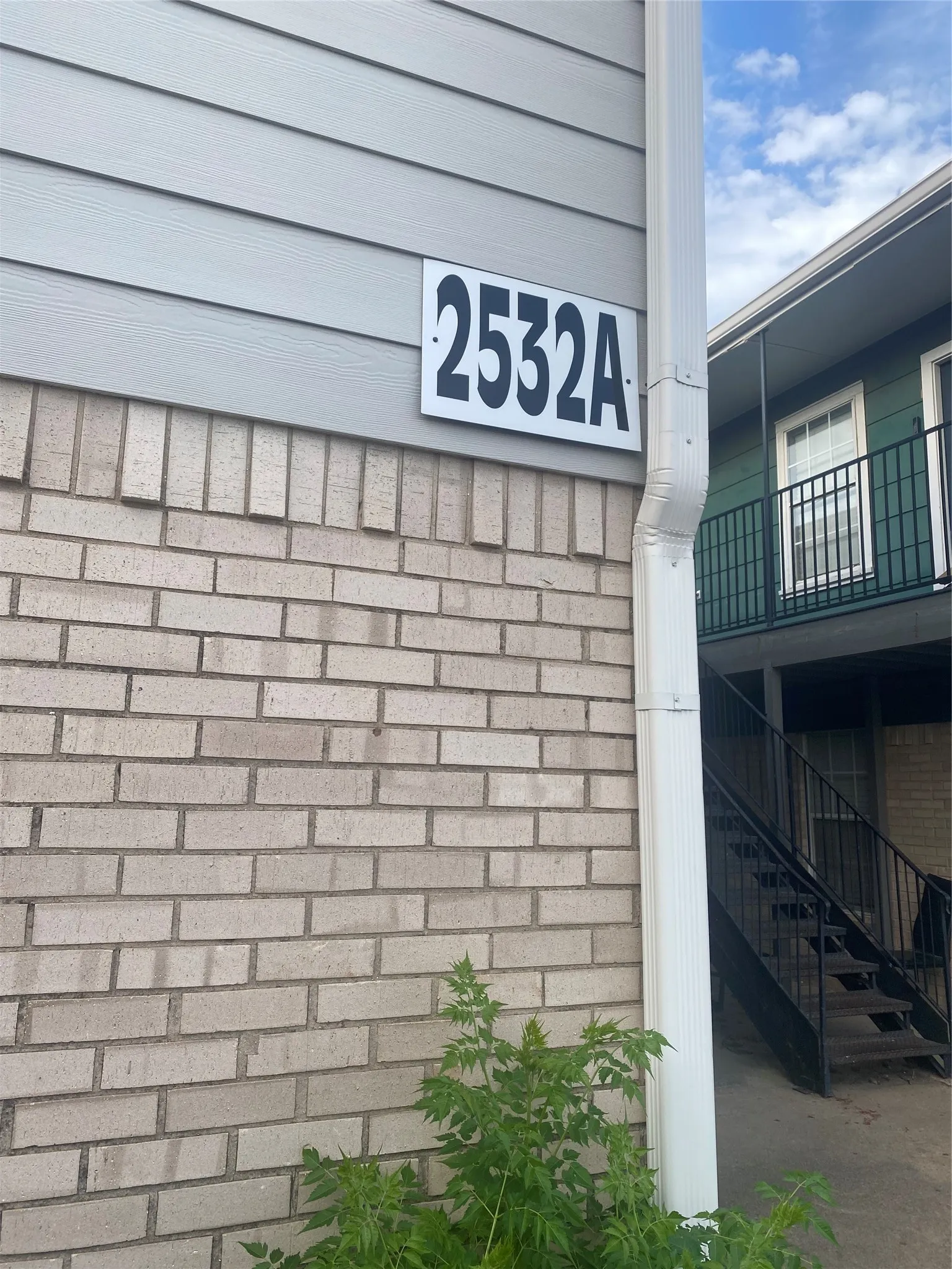 Apartment For Sale in Denton County , 2532 Charlotte Street A-B, Denton, Texas 76201, 16 Bedroom, 8 Bathroom, Garage spaces, 5,760 Sqft, built in 1971, mls#21393851, Real Estate Agent in Denton, Homes For Sale in Denton county, Homes For Sale in Denton, Realtor in Denton Texas, Real Estate Brokerage Independent Realty Texas, Luminita Cordes Realtor