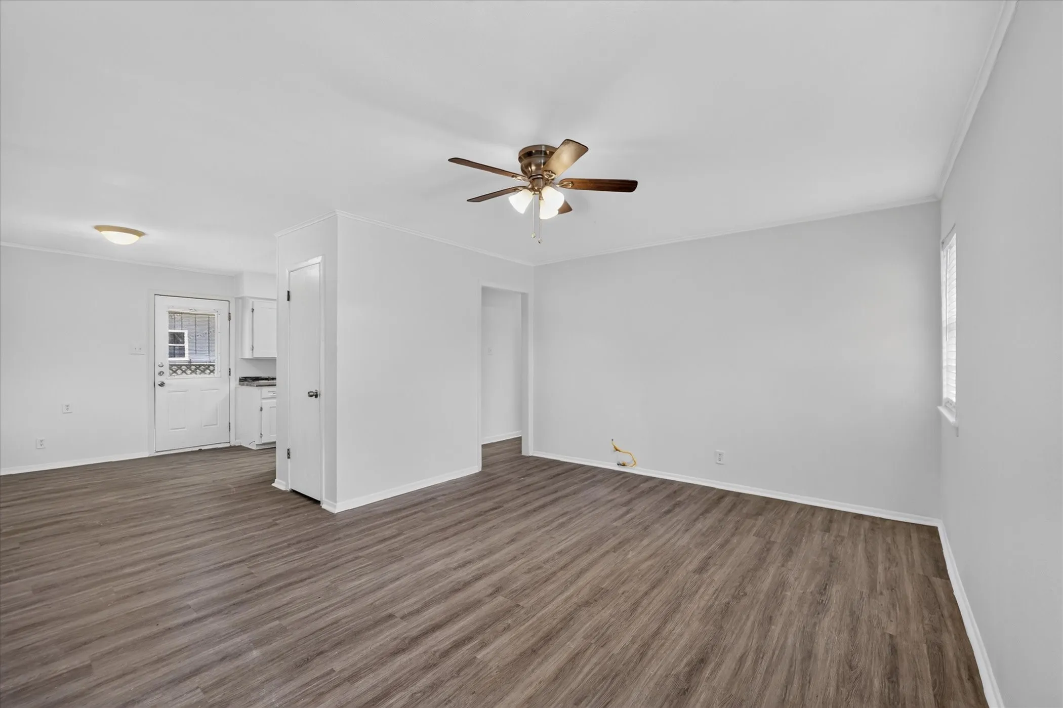 Single Family Residence For Rent in Grayson County , 208 D Street, Whitesboro, Texas 76273, 3 Bedroom, 1 Bathroom, Garage spaces, 891 Sqft, built in 1970, mls#21396652, Real Estate Agent in Whitesboro, Homes For Rent in Grayson county, Homes For Rent in Whitesboro, Realtor in Whitesboro Texas, Real Estate Brokerage Independent Realty Texas, Luminita Cordes Realtor
