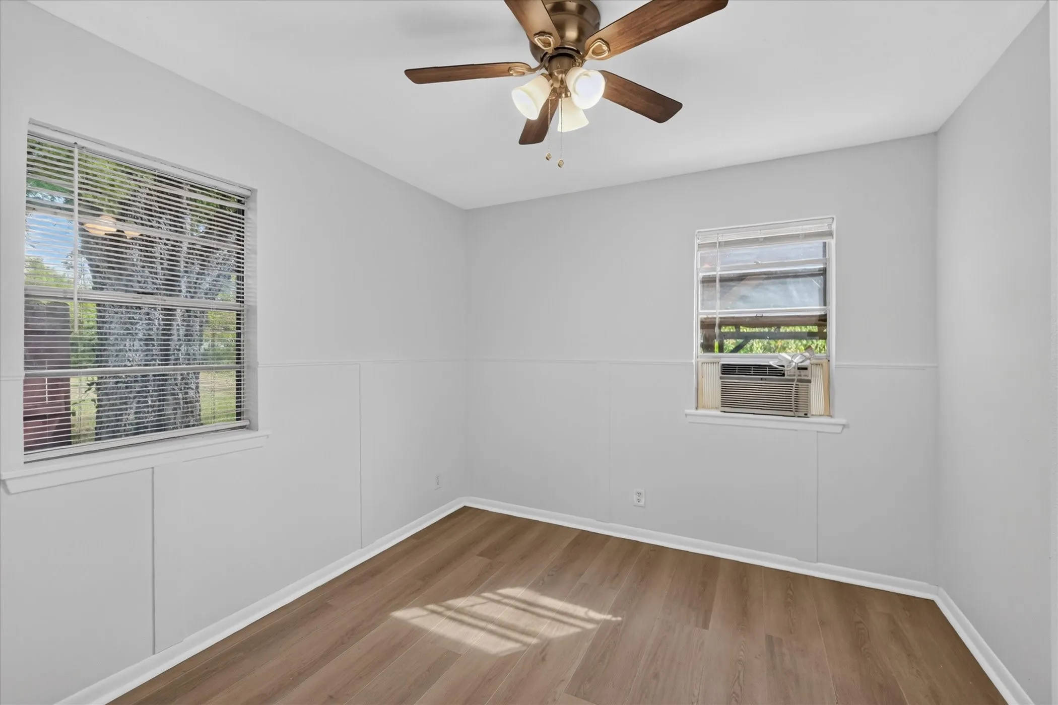 Single Family Residence For Rent in Grayson County , 208 D Street, Whitesboro, Texas 76273, 3 Bedroom, 1 Bathroom, Garage spaces, 891 Sqft, built in 1970, mls#21396652, Real Estate Agent in Whitesboro, Homes For Rent in Grayson county, Homes For Rent in Whitesboro, Realtor in Whitesboro Texas, Real Estate Brokerage Independent Realty Texas, Luminita Cordes Realtor