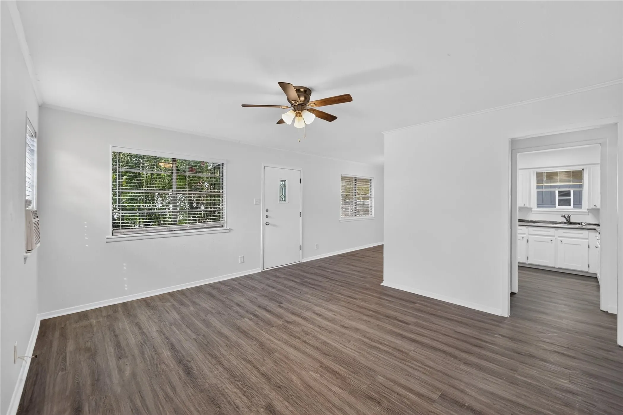 Single Family Residence For Rent in Grayson County , 208 D Street, Whitesboro, Texas 76273, 3 Bedroom, 1 Bathroom, Garage spaces, 891 Sqft, built in 1970, mls#21396652, Real Estate Agent in Whitesboro, Homes For Rent in Grayson county, Homes For Rent in Whitesboro, Realtor in Whitesboro Texas, Real Estate Brokerage Independent Realty Texas, Luminita Cordes Realtor