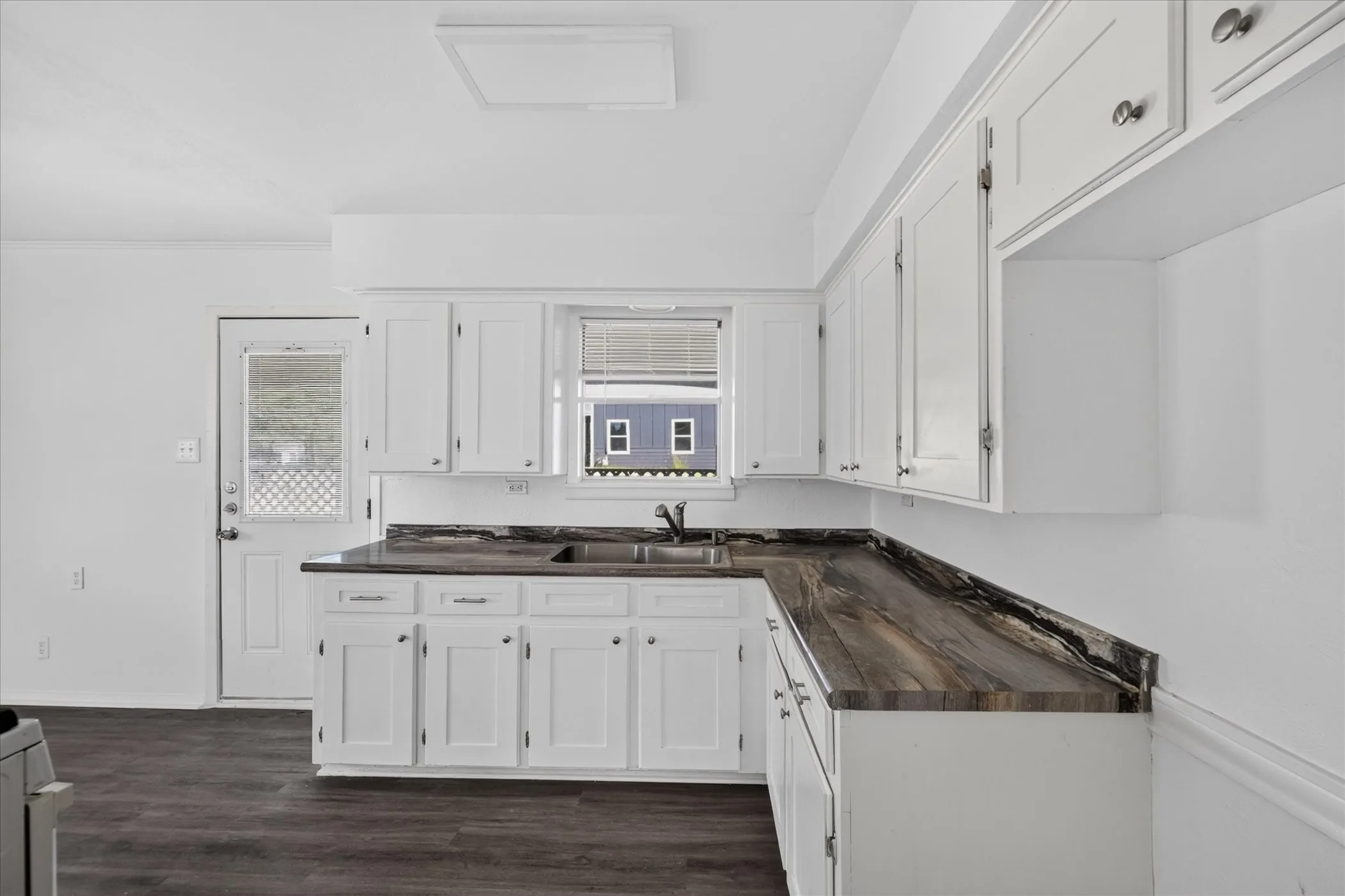 Single Family Residence For Rent in Grayson County , 208 D Street, Whitesboro, Texas 76273, 3 Bedroom, 1 Bathroom, Garage spaces, 891 Sqft, built in 1970, mls#21396652, Real Estate Agent in Whitesboro, Homes For Rent in Grayson county, Homes For Rent in Whitesboro, Realtor in Whitesboro Texas, Real Estate Brokerage Independent Realty Texas, Luminita Cordes Realtor