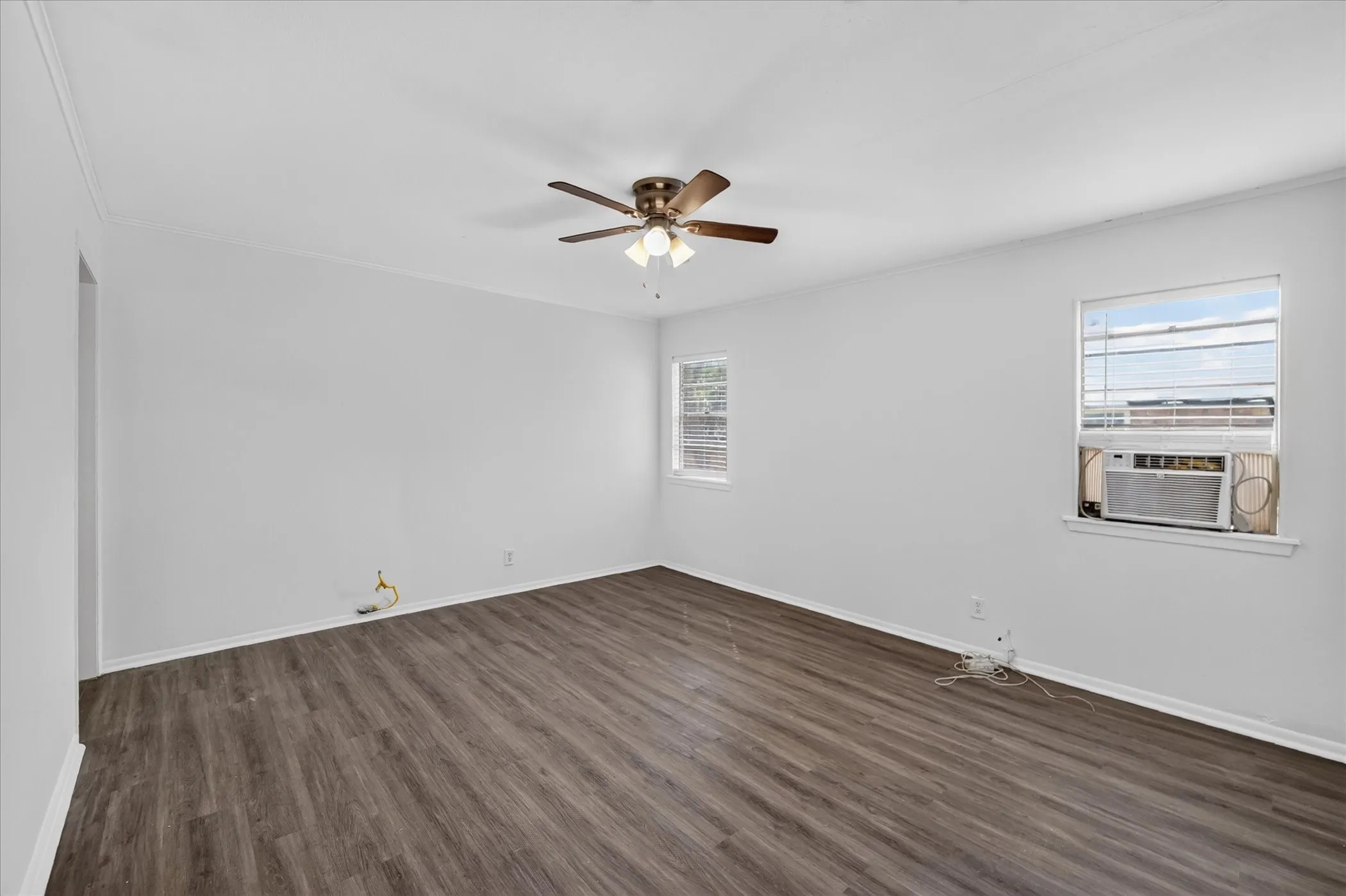 Single Family Residence For Rent in Grayson County , 208 D Street, Whitesboro, Texas 76273, 3 Bedroom, 1 Bathroom, Garage spaces, 891 Sqft, built in 1970, mls#21396652, Real Estate Agent in Whitesboro, Homes For Rent in Grayson county, Homes For Rent in Whitesboro, Realtor in Whitesboro Texas, Real Estate Brokerage Independent Realty Texas, Luminita Cordes Realtor