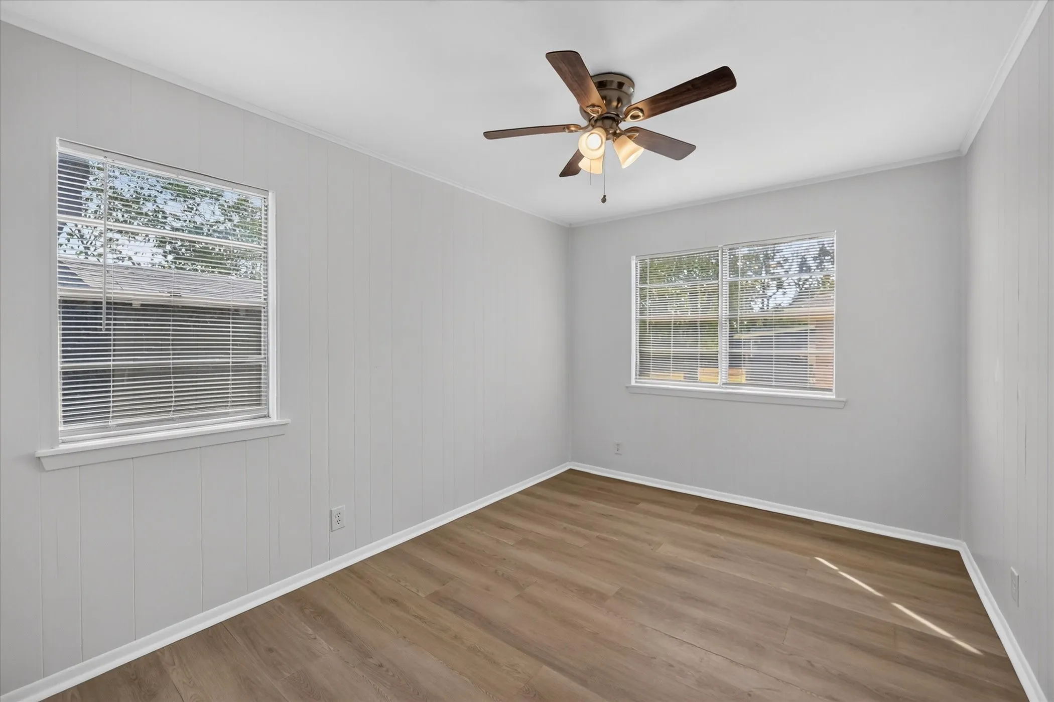 Single Family Residence For Rent in Grayson County , 208 D Street, Whitesboro, Texas 76273, 3 Bedroom, 1 Bathroom, Garage spaces, 891 Sqft, built in 1970, mls#21396652, Real Estate Agent in Whitesboro, Homes For Rent in Grayson county, Homes For Rent in Whitesboro, Realtor in Whitesboro Texas, Real Estate Brokerage Independent Realty Texas, Luminita Cordes Realtor