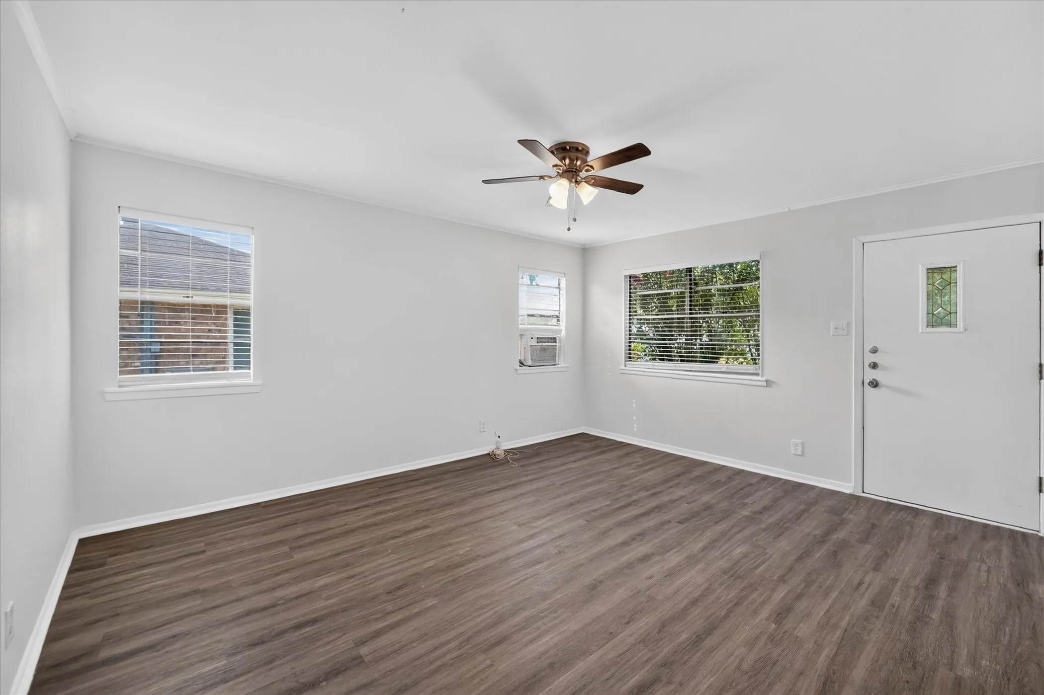 Single Family Residence For Rent in Grayson County , 208 D Street, Whitesboro, Texas 76273, 3 Bedroom, 1 Bathroom, Garage spaces, 891 Sqft, built in 1970, mls#21396652, Real Estate Agent in Whitesboro, Homes For Rent in Grayson county, Homes For Rent in Whitesboro, Realtor in Whitesboro Texas, Real Estate Brokerage Independent Realty Texas, Luminita Cordes Realtor