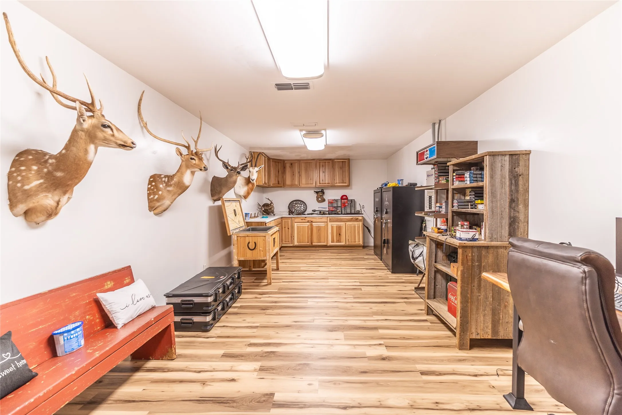 Farm For Sale in Gregg County , 338 Cherokee, Gladewater, Texas 75647, 2 Bedroom, 3 Bathroom, 2 Garage spaces, 3,000 Sqft, built in 1978, mls#21396644, Real Estate Agent in Gladewater, Homes For Sale in Gregg county, Homes For Sale in Gladewater, Realtor in Gladewater Texas, Real Estate Brokerage Independent Realty Texas, Luminita Cordes Realtor