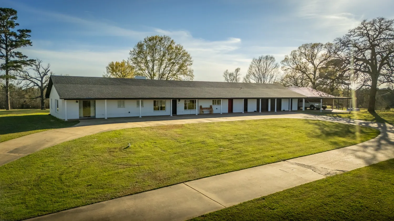 Farm For Sale in Gregg County , 338 Cherokee, Gladewater, Texas 75647, 2 Bedroom, 3 Bathroom, 2 Garage spaces, 3,000 Sqft, built in 1978, mls#21396644, Real Estate Agent in Gladewater, Homes For Sale in Gregg county, Homes For Sale in Gladewater, Realtor in Gladewater Texas, Real Estate Brokerage Independent Realty Texas, Luminita Cordes Realtor
